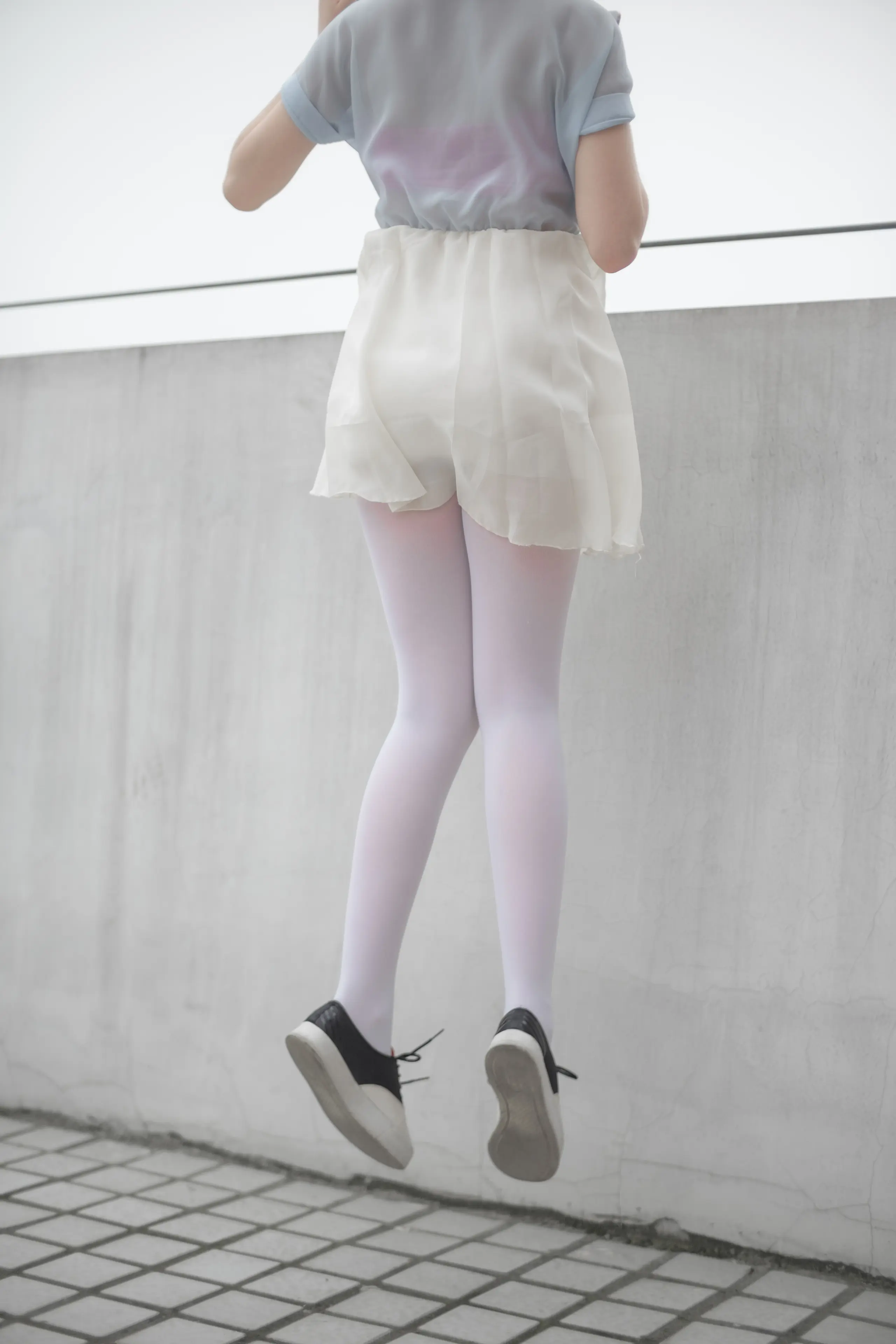 森萝财团 R15 窗台上的薄纱少女 [83P]