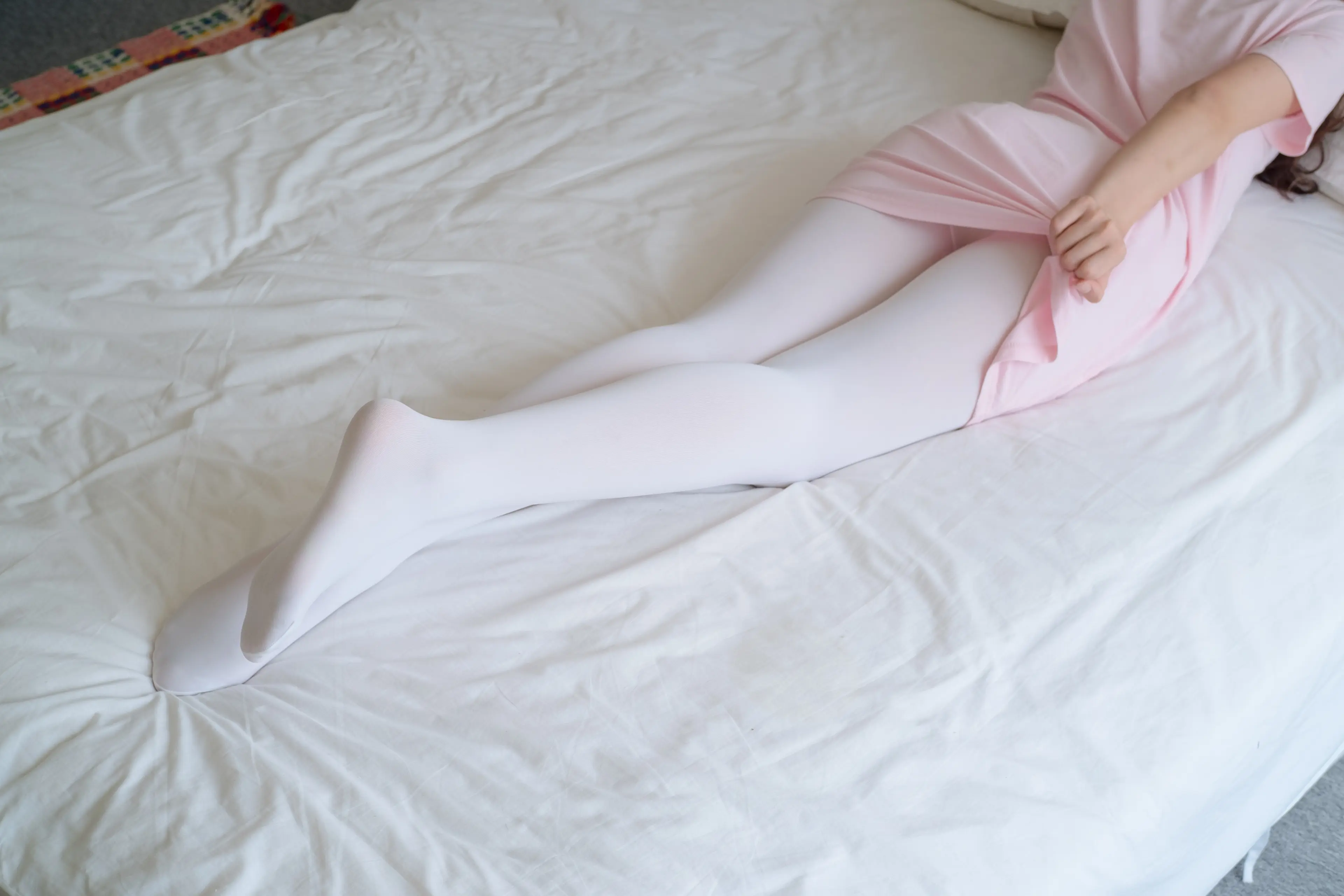 森萝财团 R15 粉红少女白丝美足 [107P]