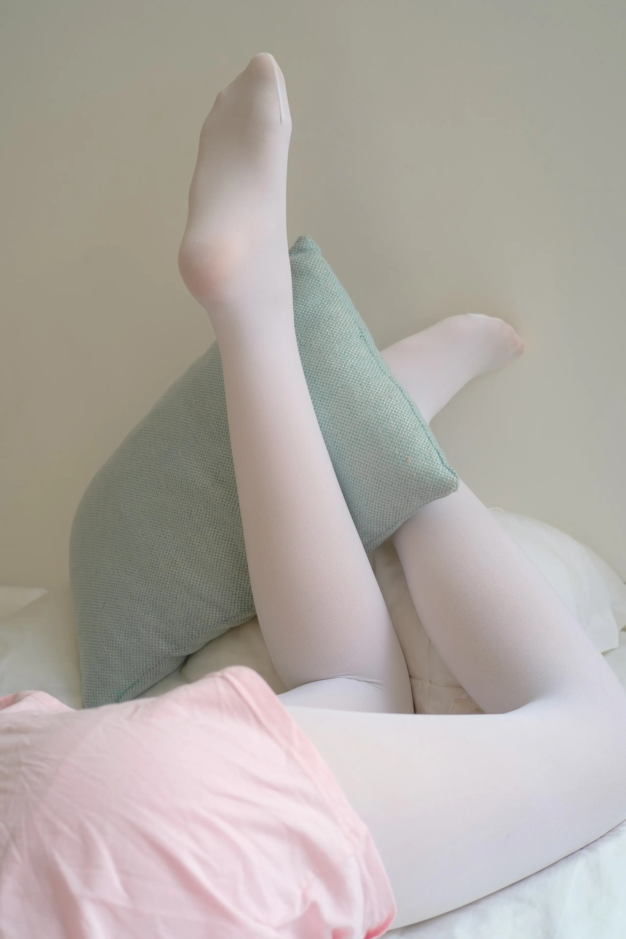 森萝财团 R15 粉红少女白丝美足 [107P]