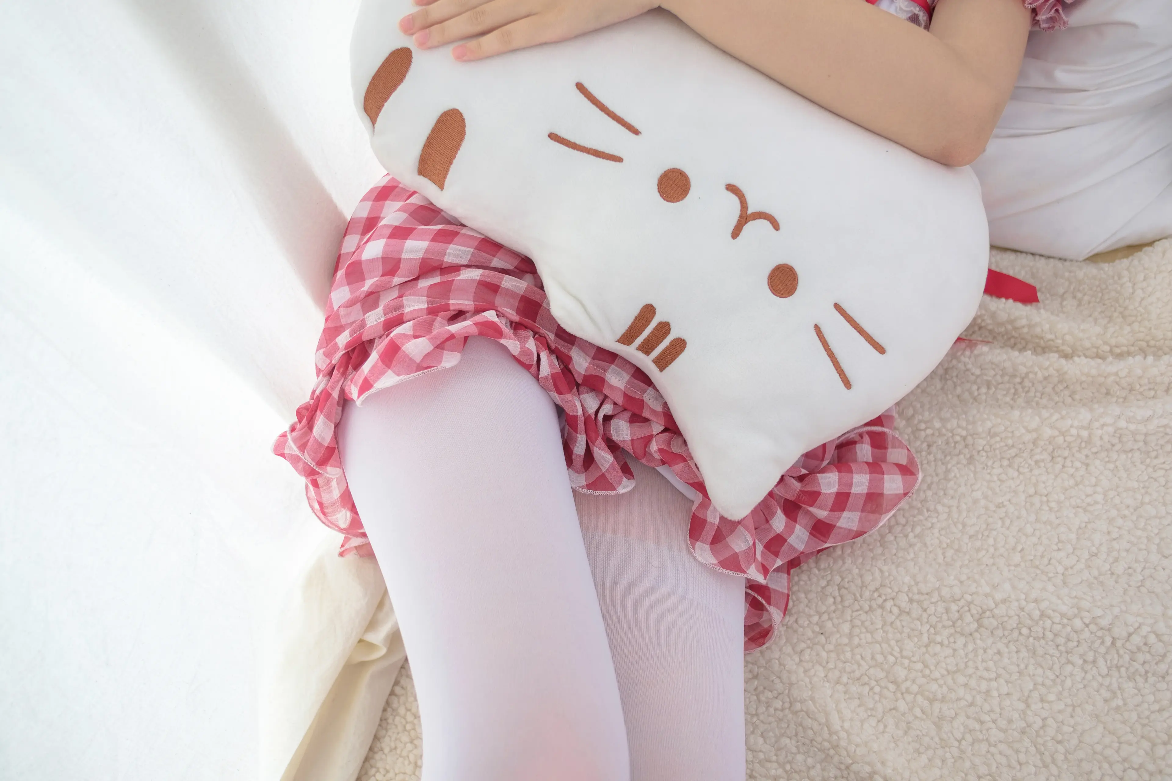 森萝财团 R15 红色格子裙白丝MM [67P]