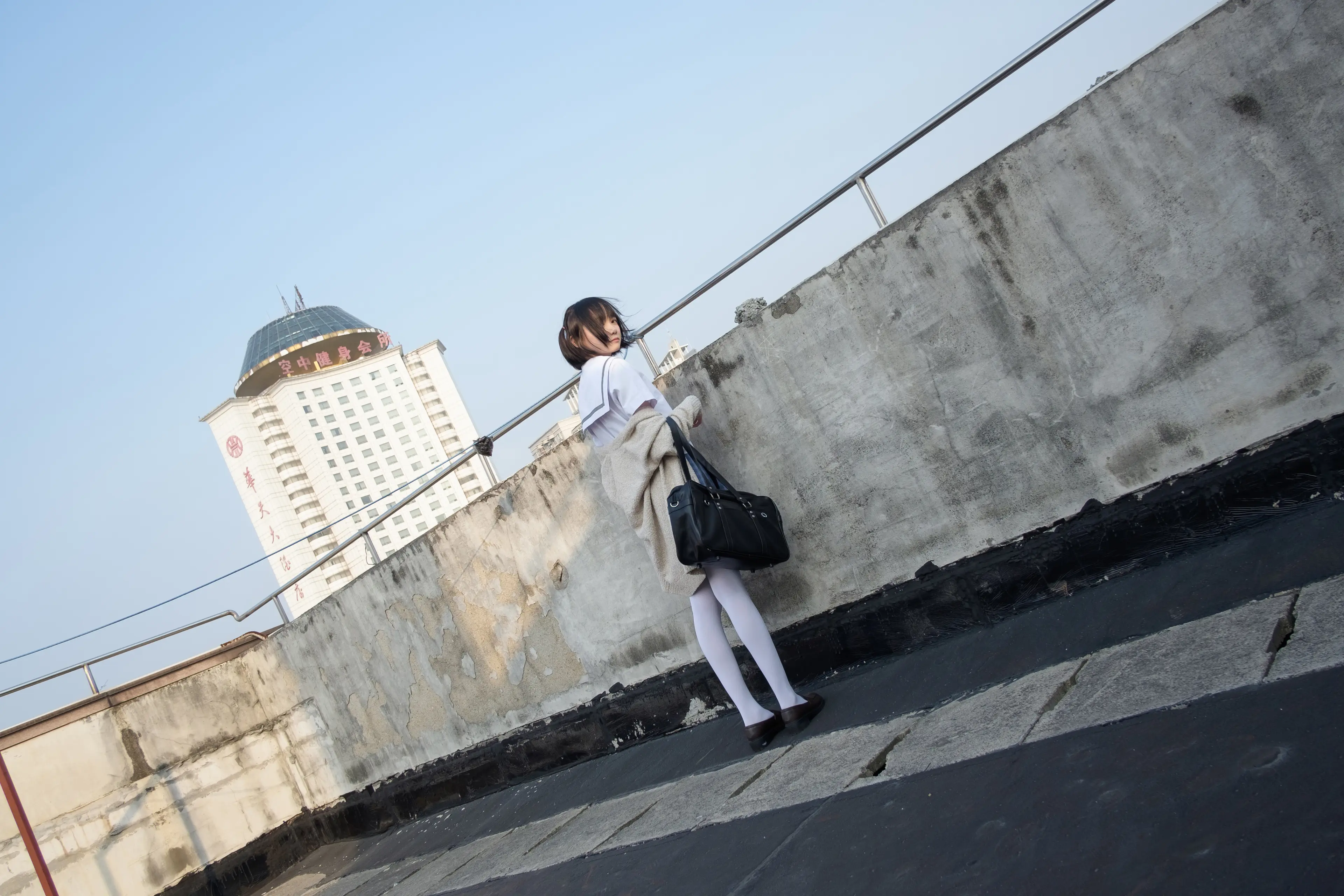 森萝财团 SSR 天台上的白丝 [74P]