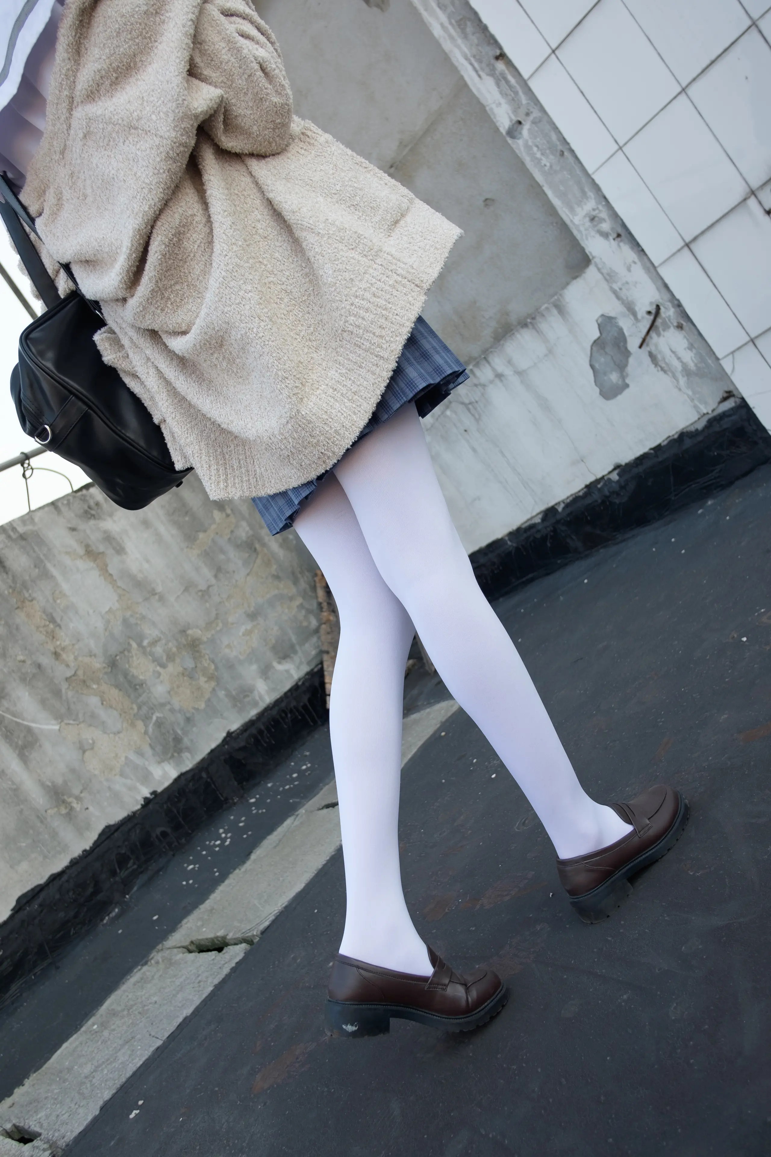 森萝财团 SSR 天台上的白丝 [74P]