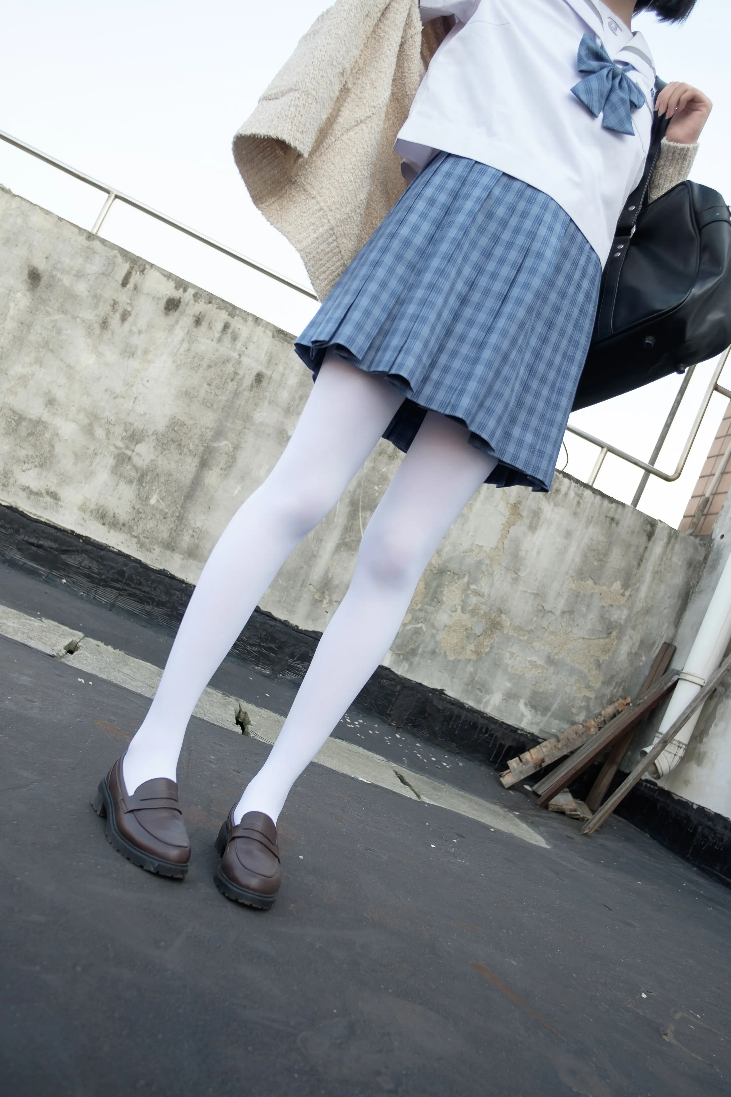 森萝财团 SSR 天台上的白丝 [74P]