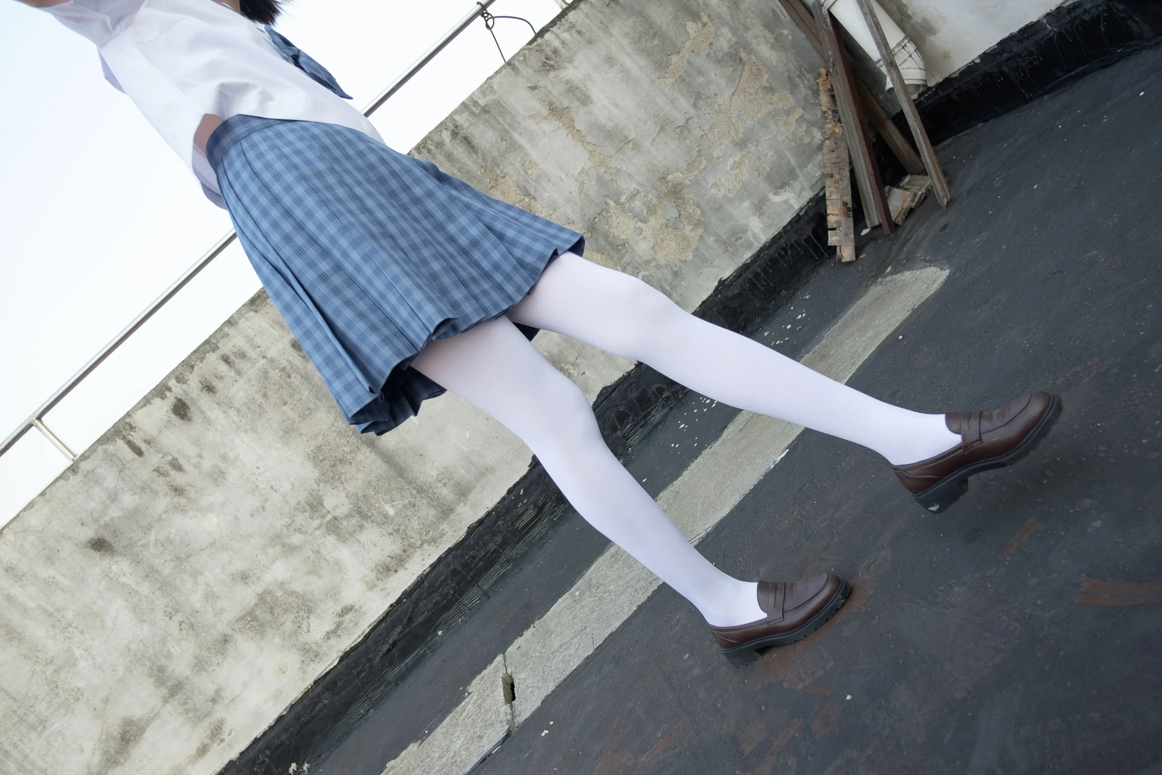 森萝财团 SSR 天台上的白丝 [74P]