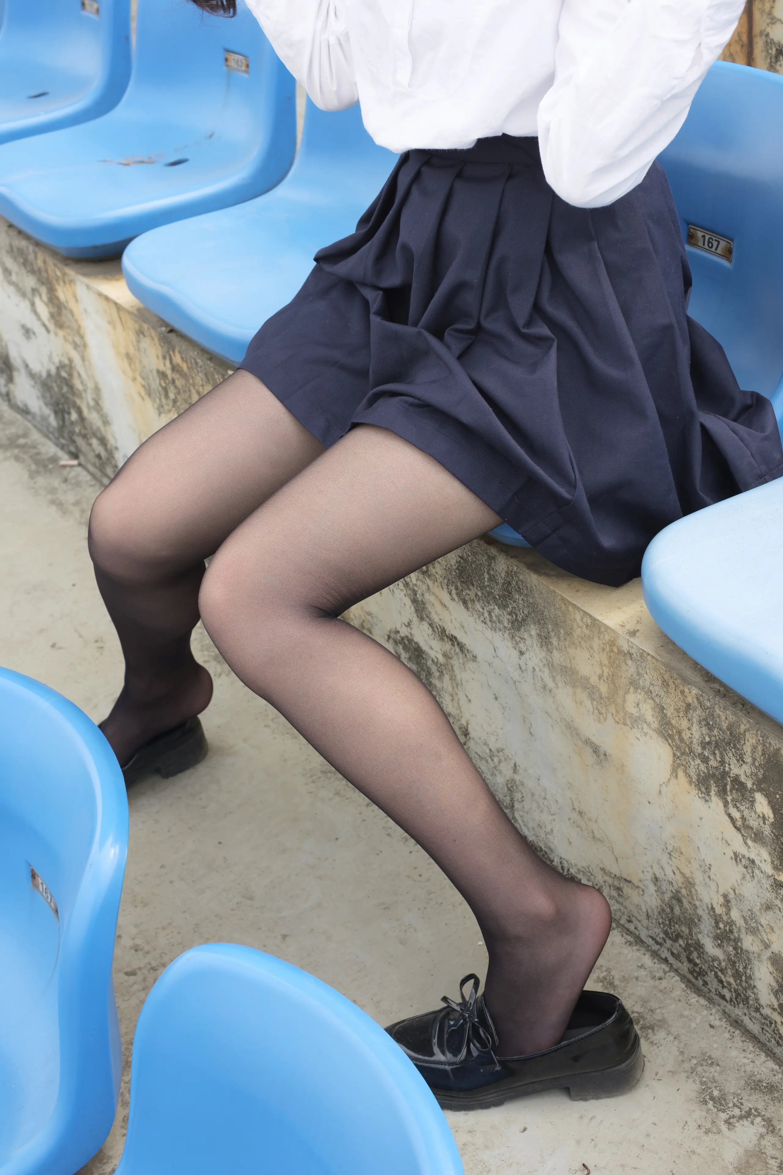 森萝财团 SSR 户外黑丝学妹 [83P]