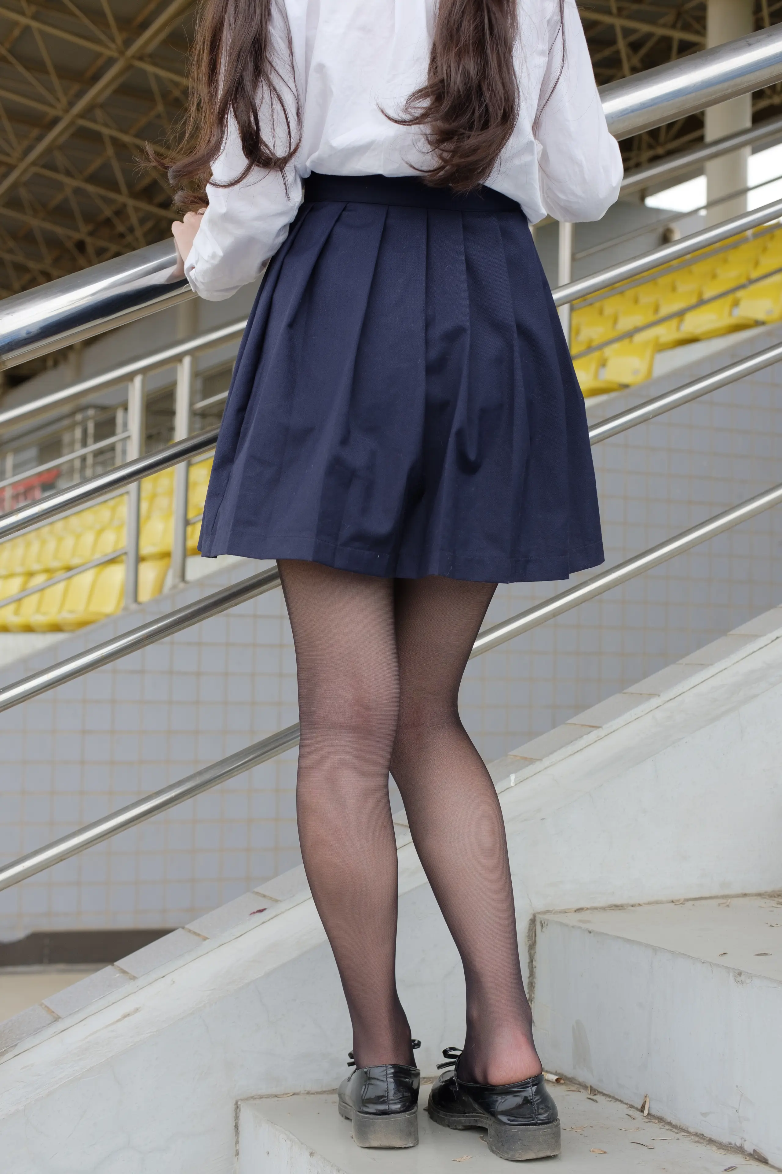 森萝财团 SSR 户外黑丝学妹 [83P]