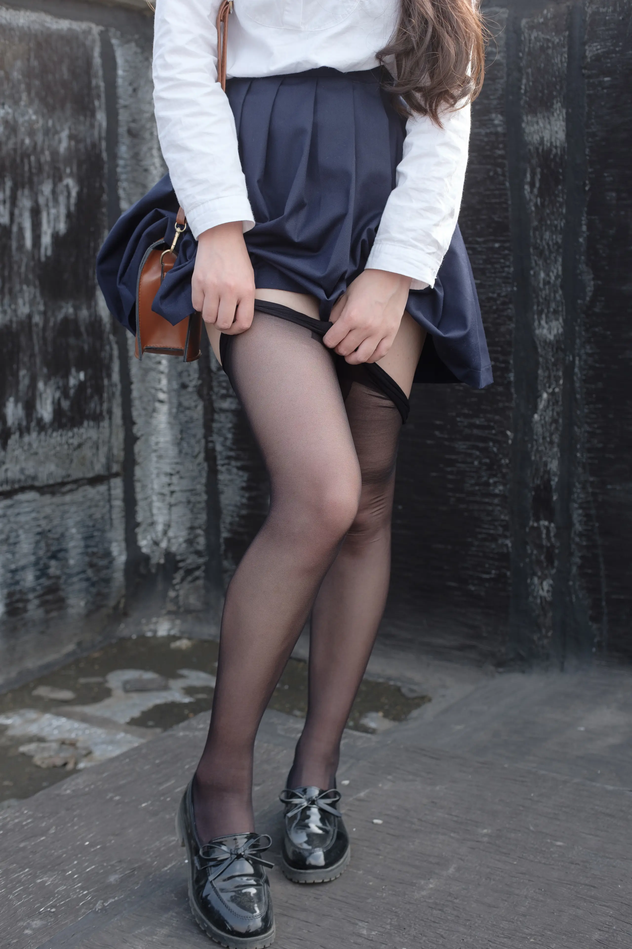 森萝财团 SSR 户外黑丝学妹 [83P]