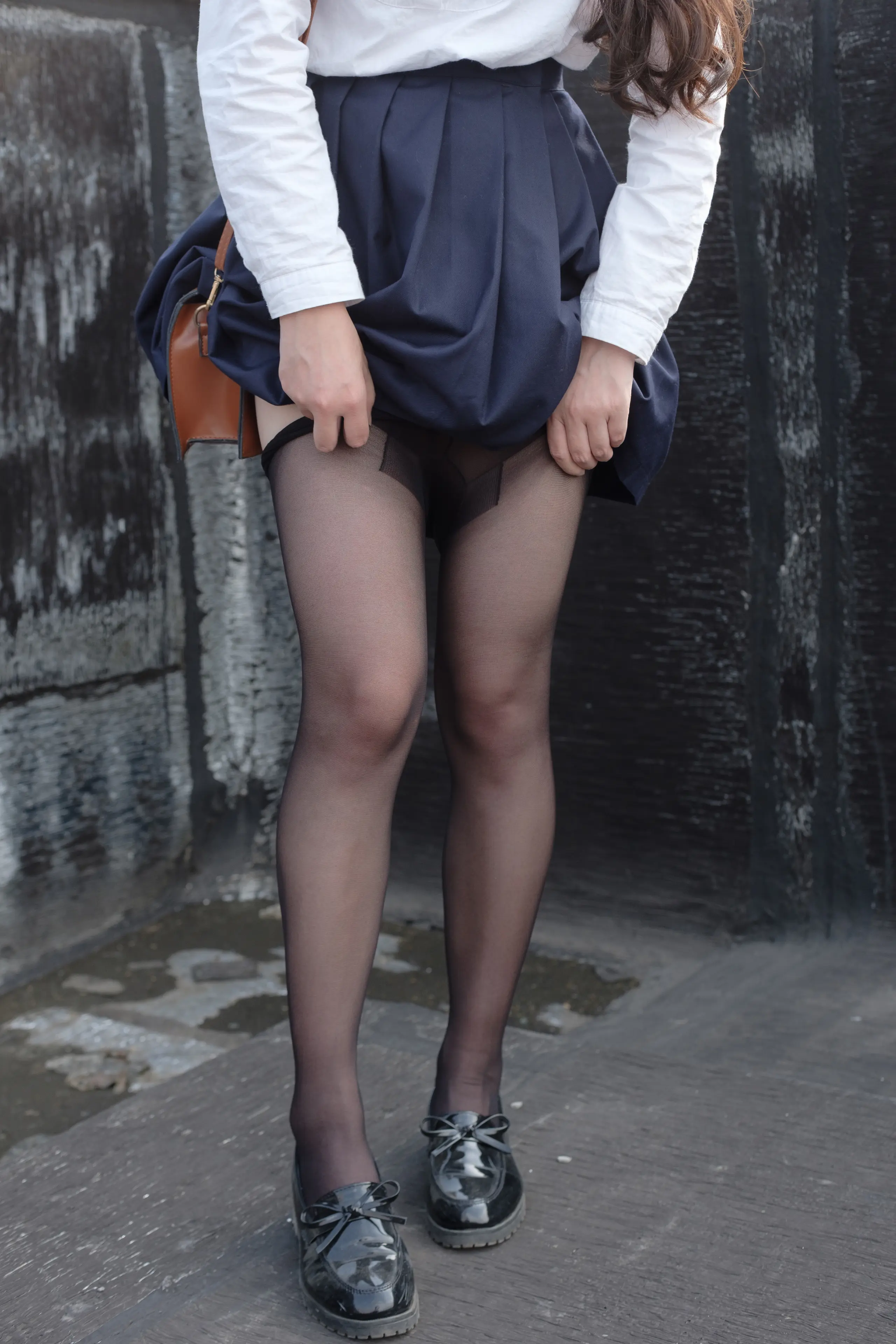 森萝财团 SSR 户外黑丝学妹 [83P]