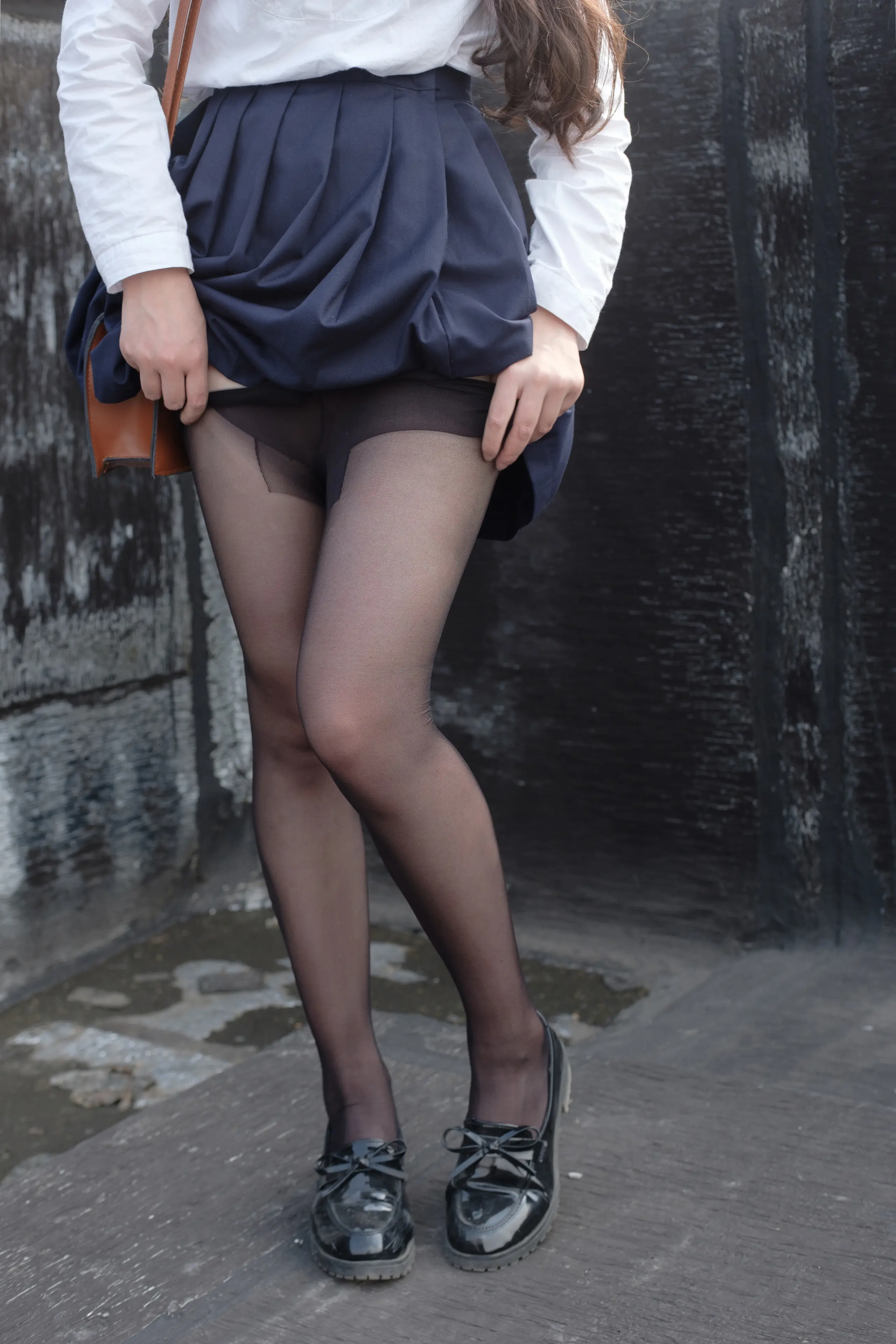 森萝财团 SSR 户外黑丝学妹 [83P]