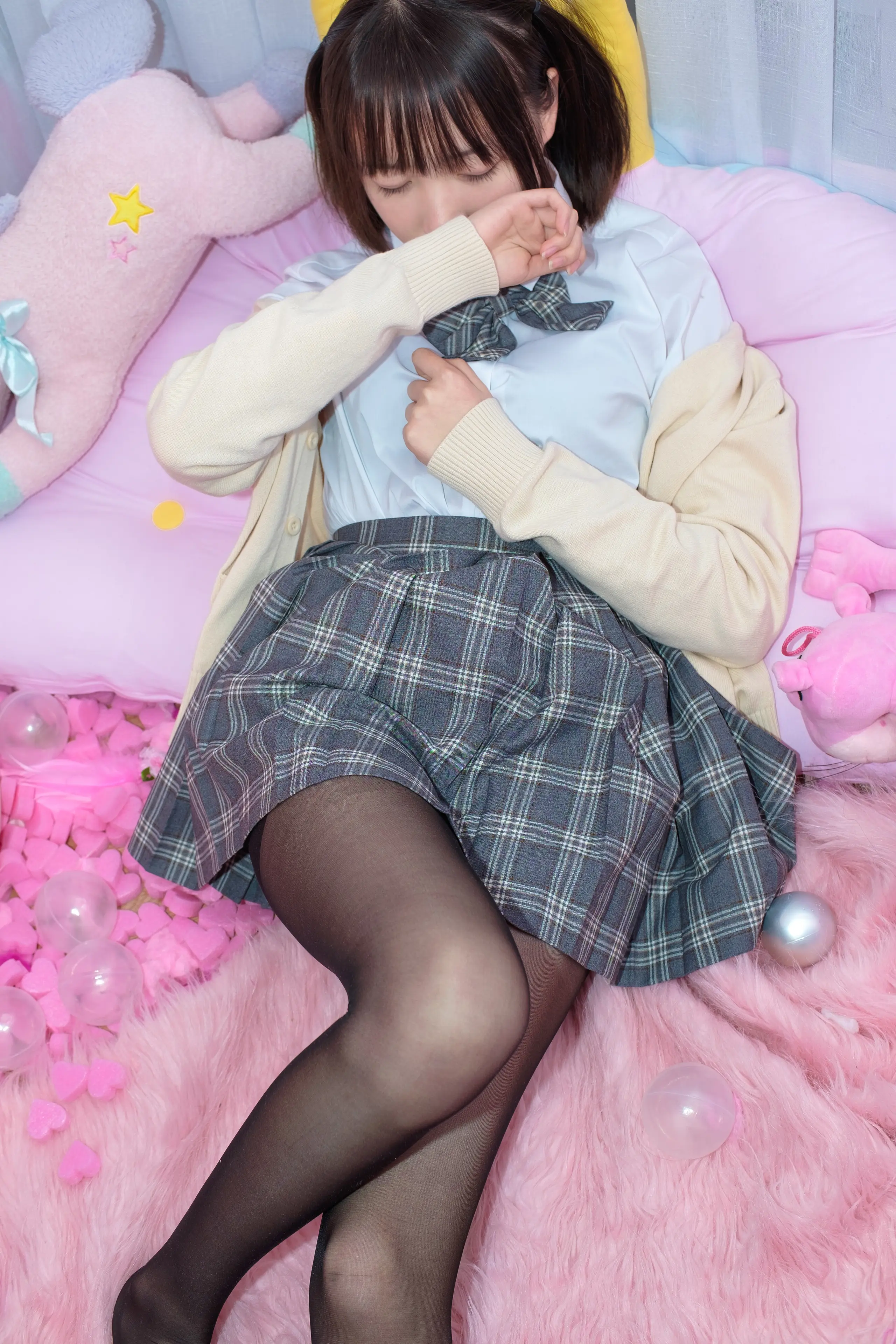 森萝财团 SSR 黑丝妹妹的闺房 [75P]