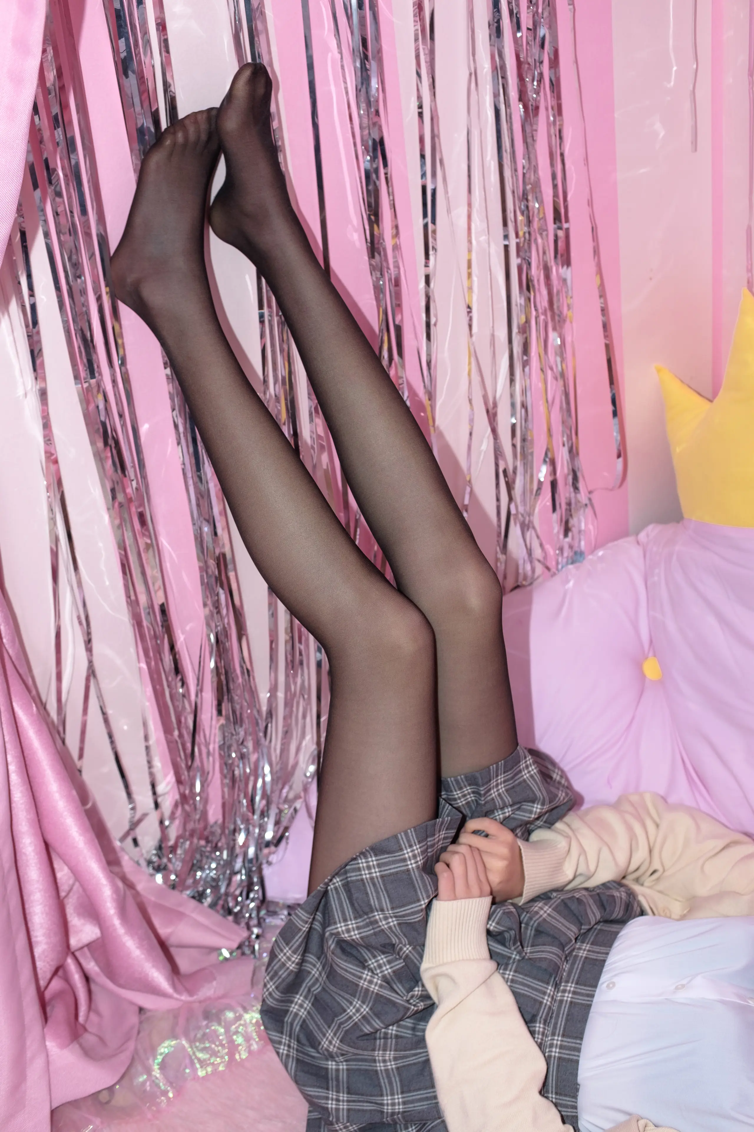 森萝财团 SSR 黑丝妹妹的闺房 [75P]