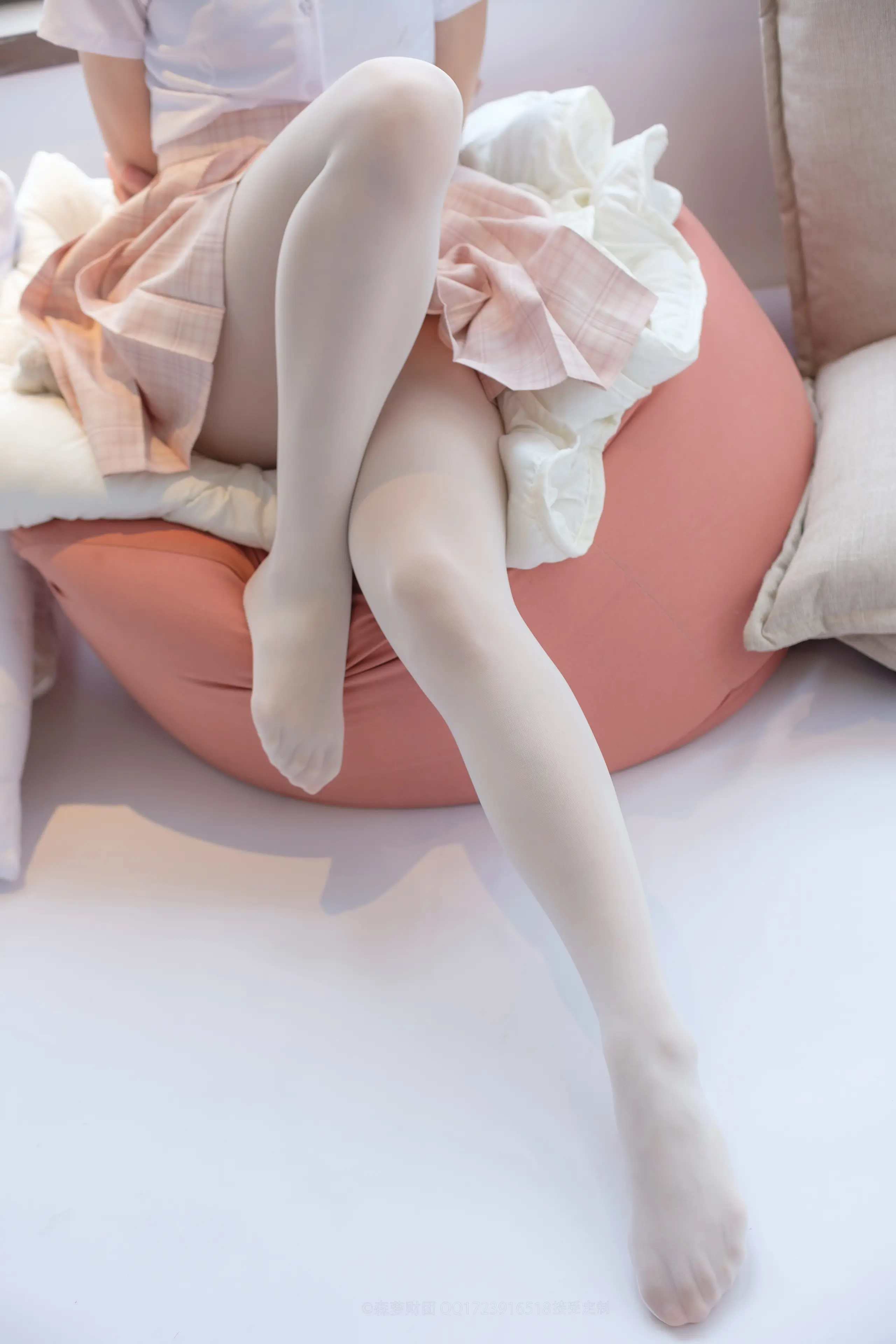 森萝财团 SSR 30D奶白超滑丝袜 [91P]