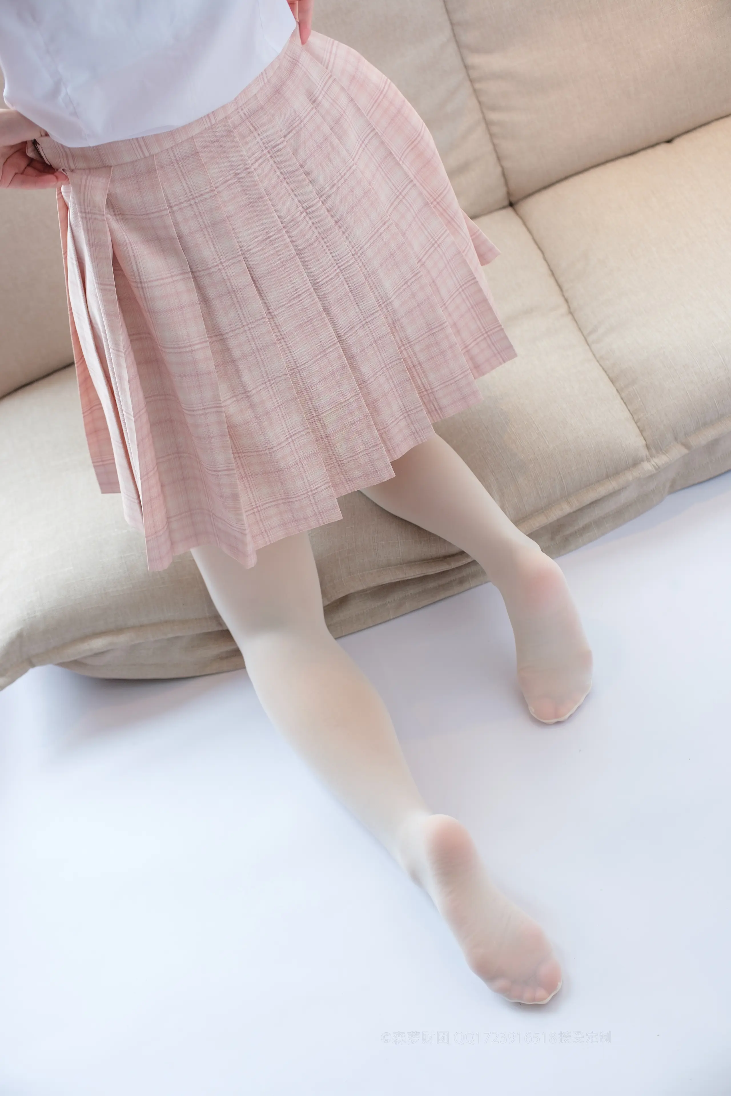 森萝财团 SSR 30D奶白超滑丝袜 [91P]