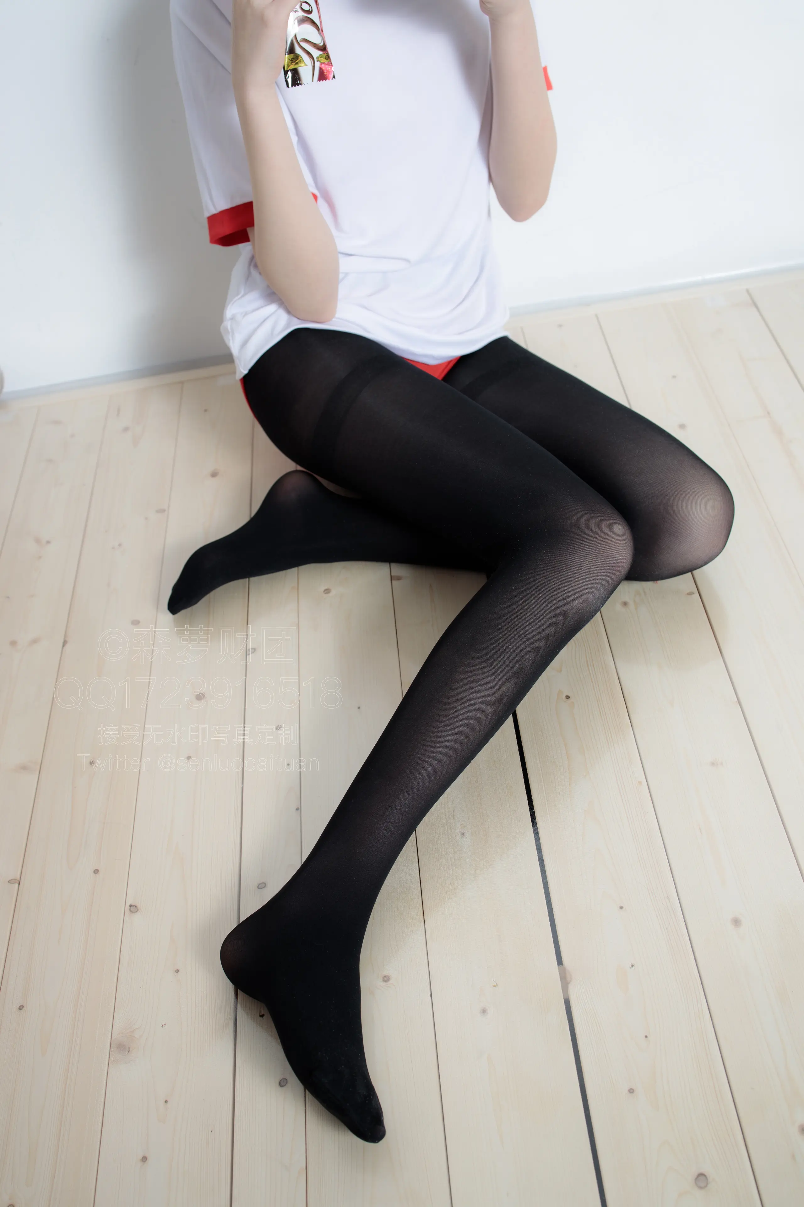 森萝财团 WTMSB 红色布鲁马50D黑丝 [149P]