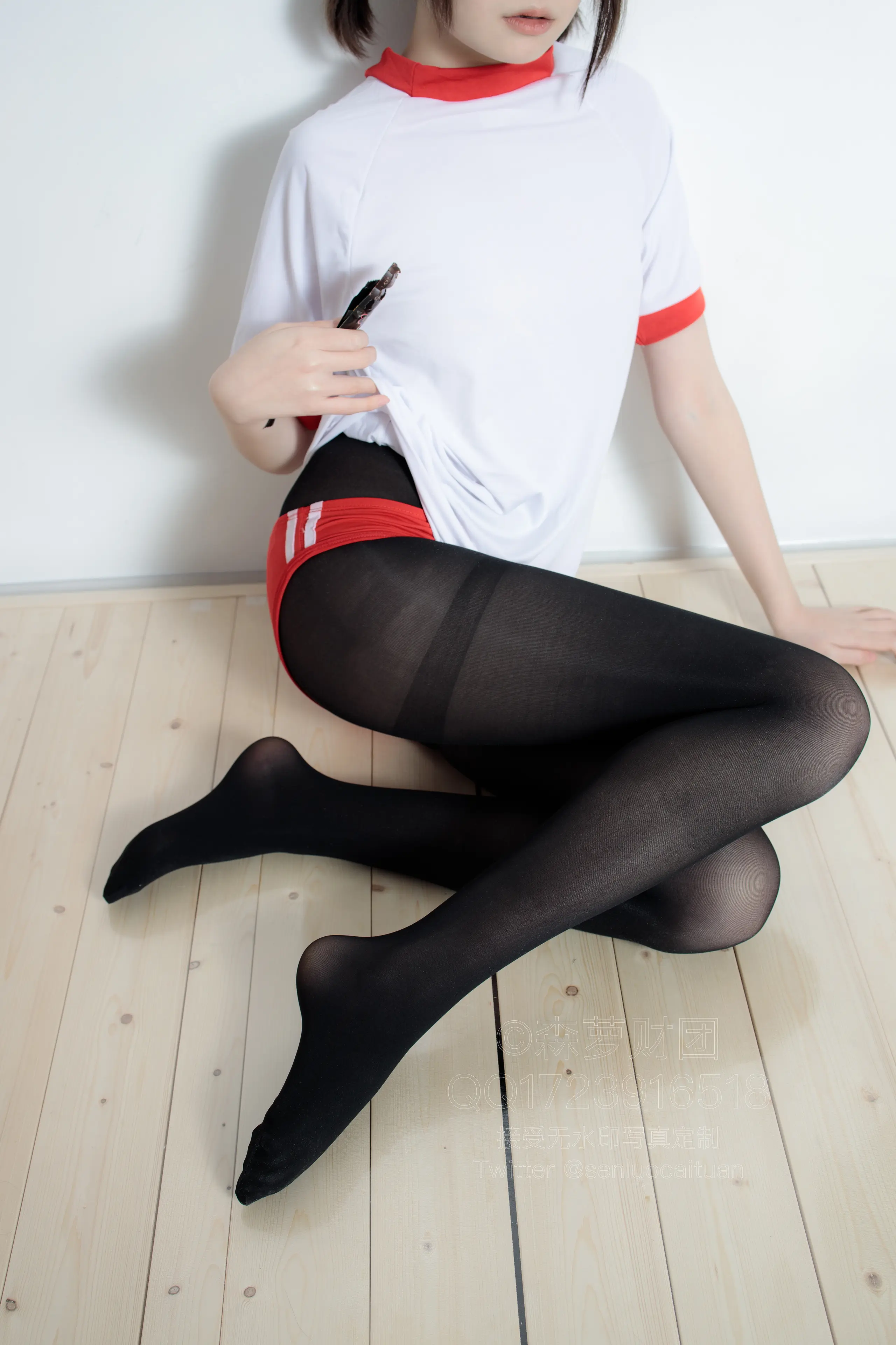 森萝财团 WTMSB 红色布鲁马50D黑丝 [149P]