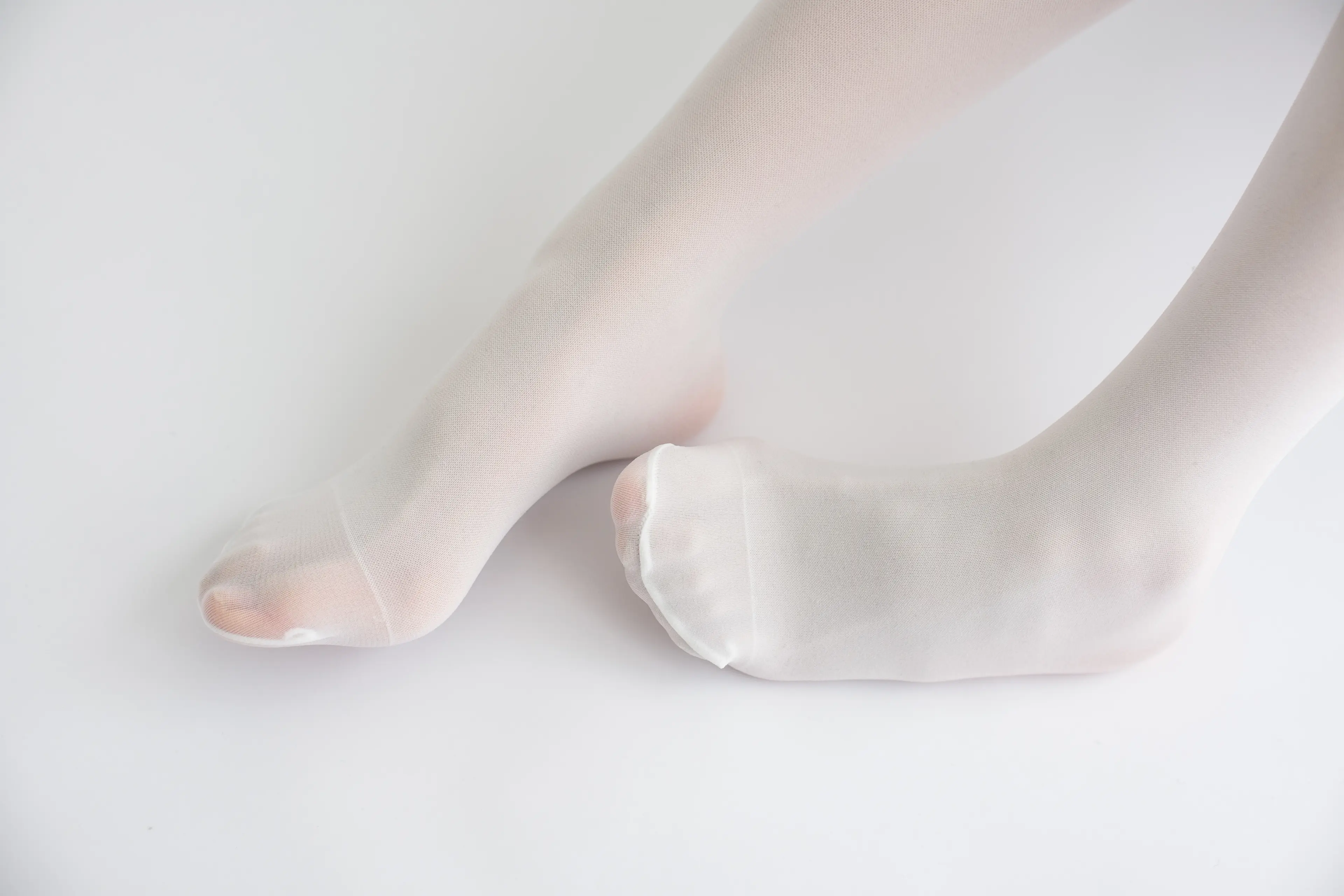 森萝财团 X 忧郁白丝 [99P]