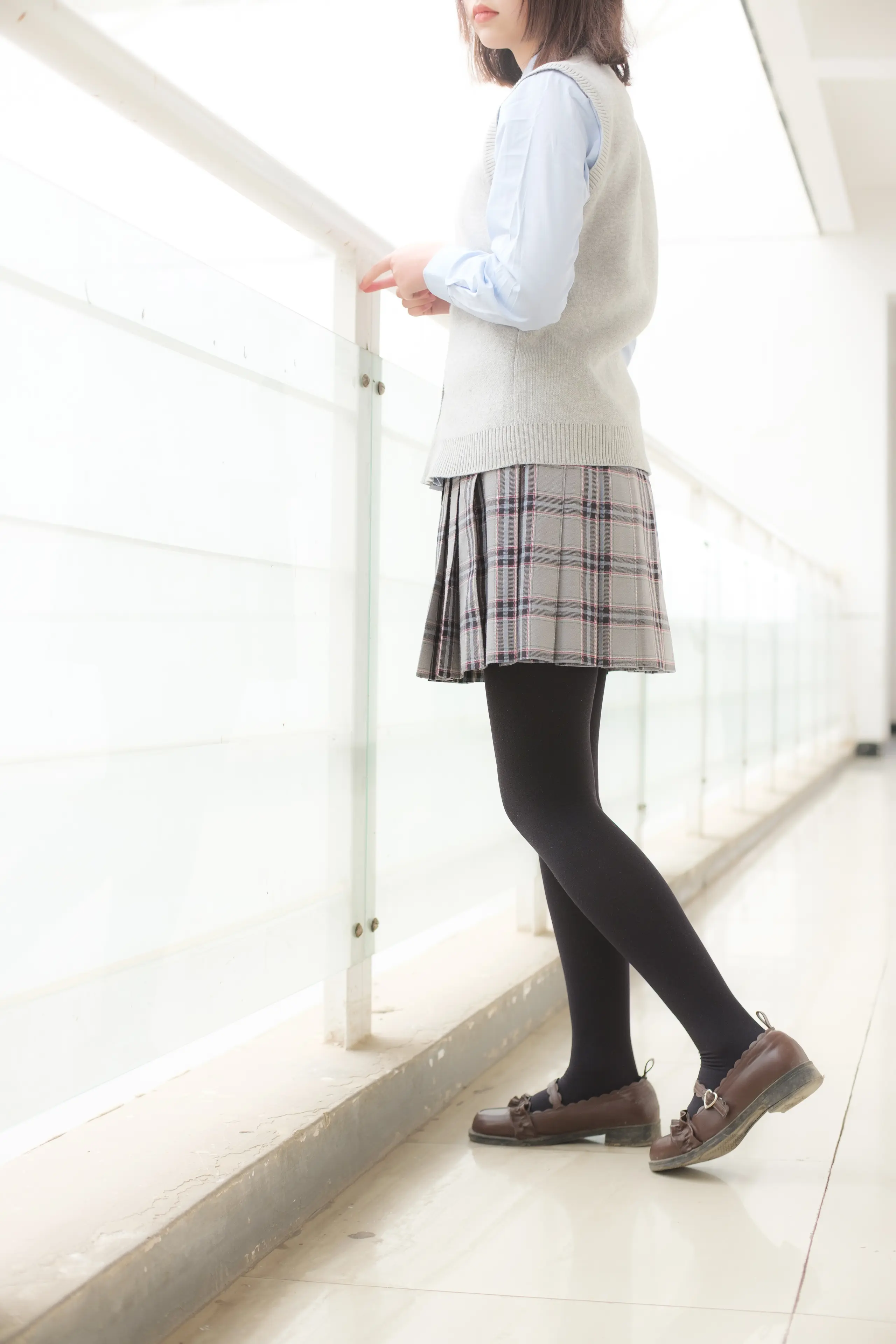 森萝财团 X 教室里的厚黑丝 [123P]