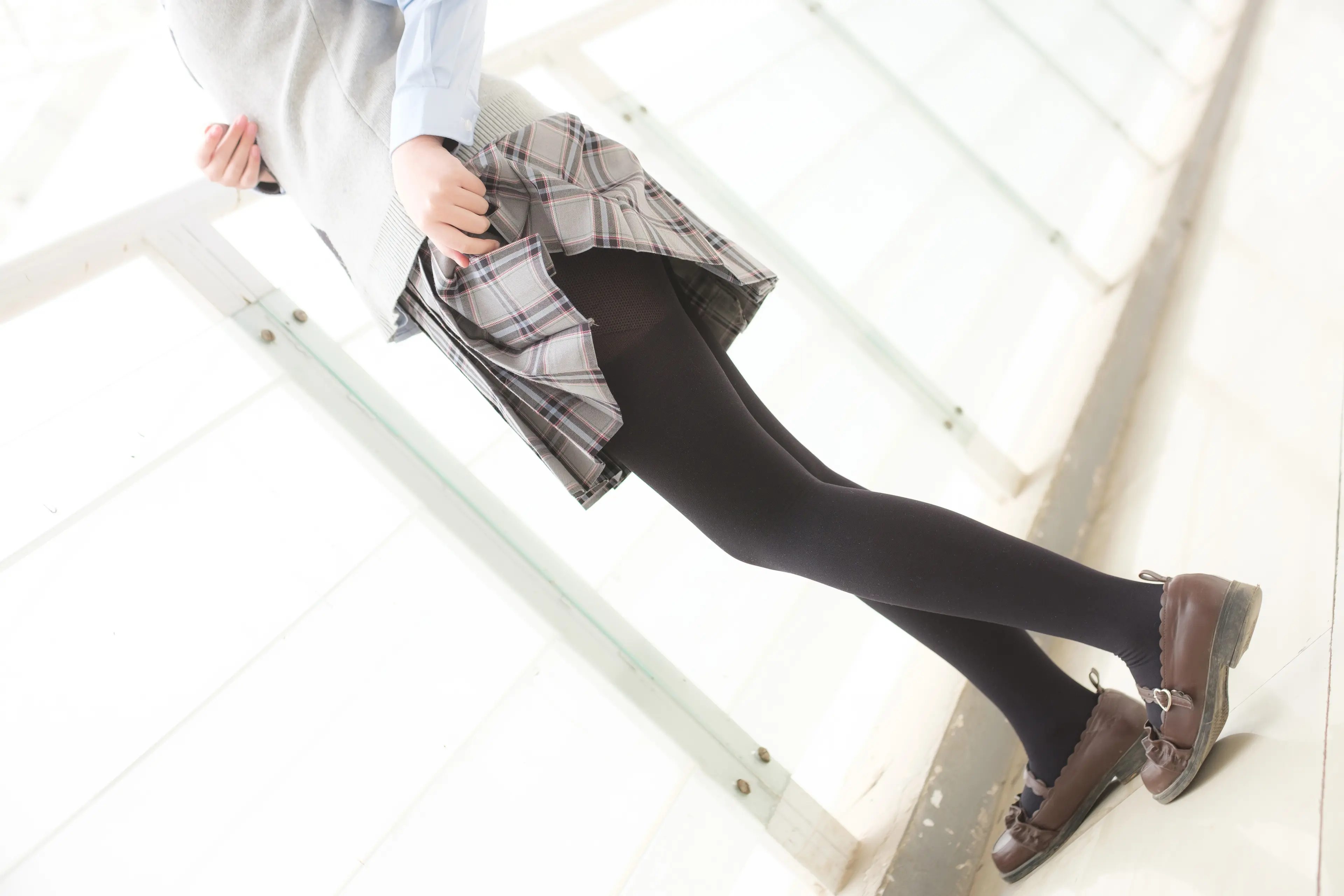 森萝财团 X 教室里的厚黑丝 [123P]