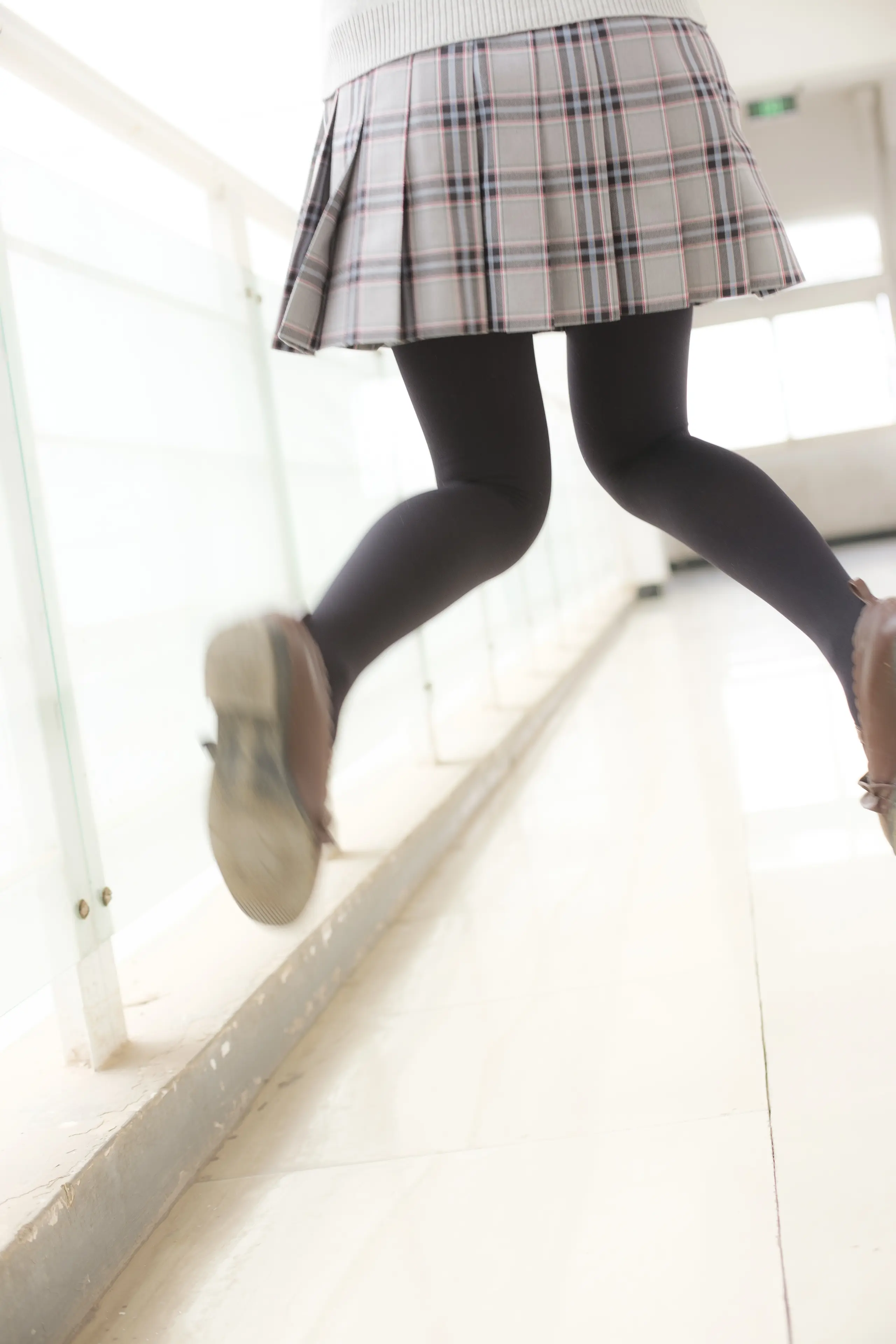 森萝财团 X 教室里的厚黑丝 [123P]