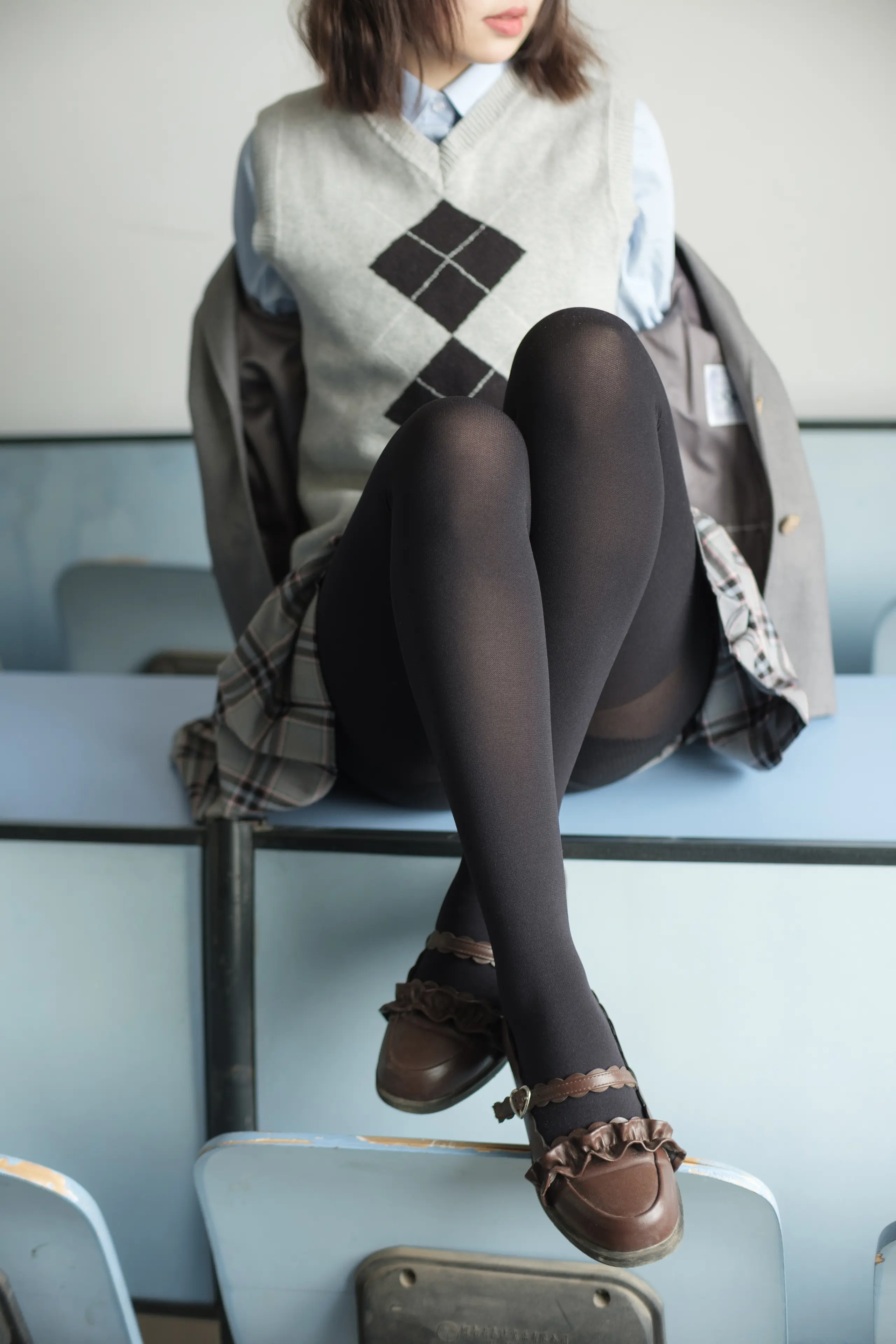 森萝财团 X 教室里的厚黑丝 [123P]