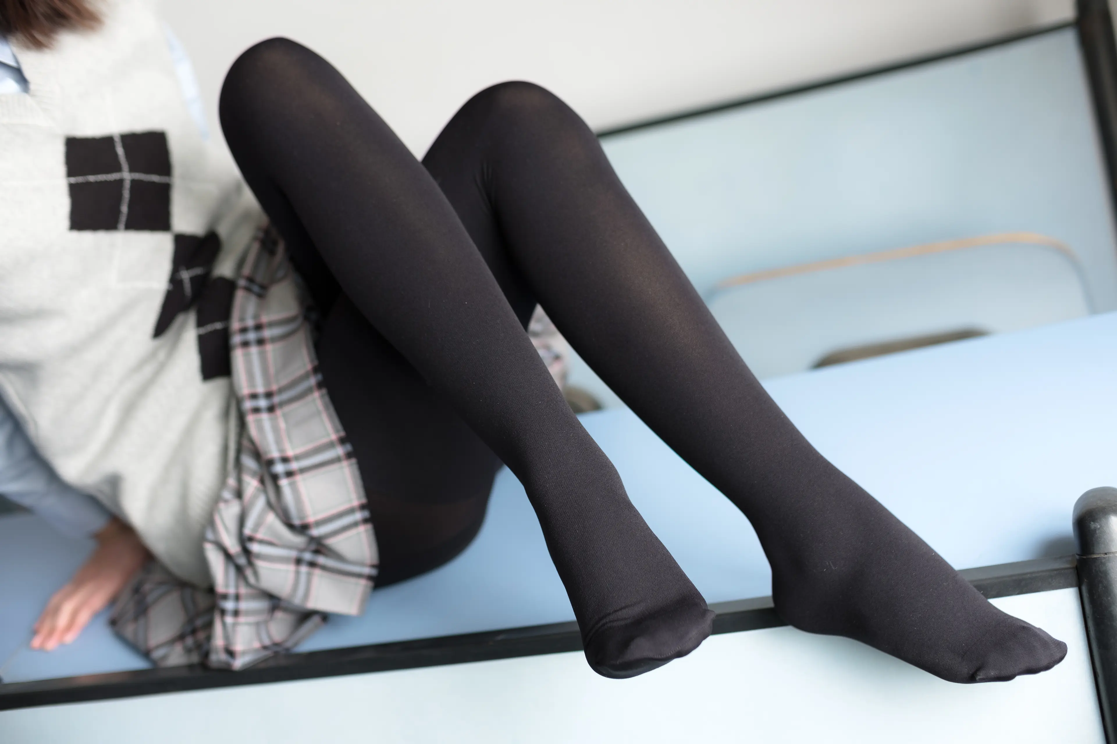 森萝财团 X 教室里的厚黑丝 [123P]