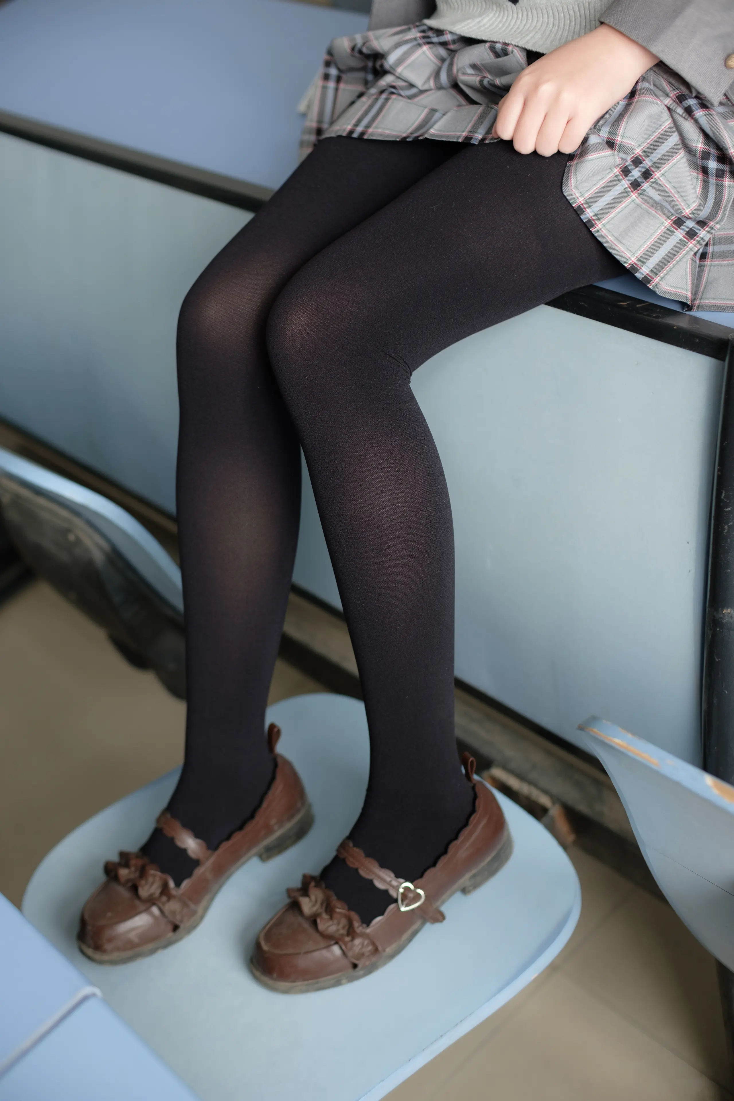 森萝财团 X 教室里的厚黑丝 [123P]