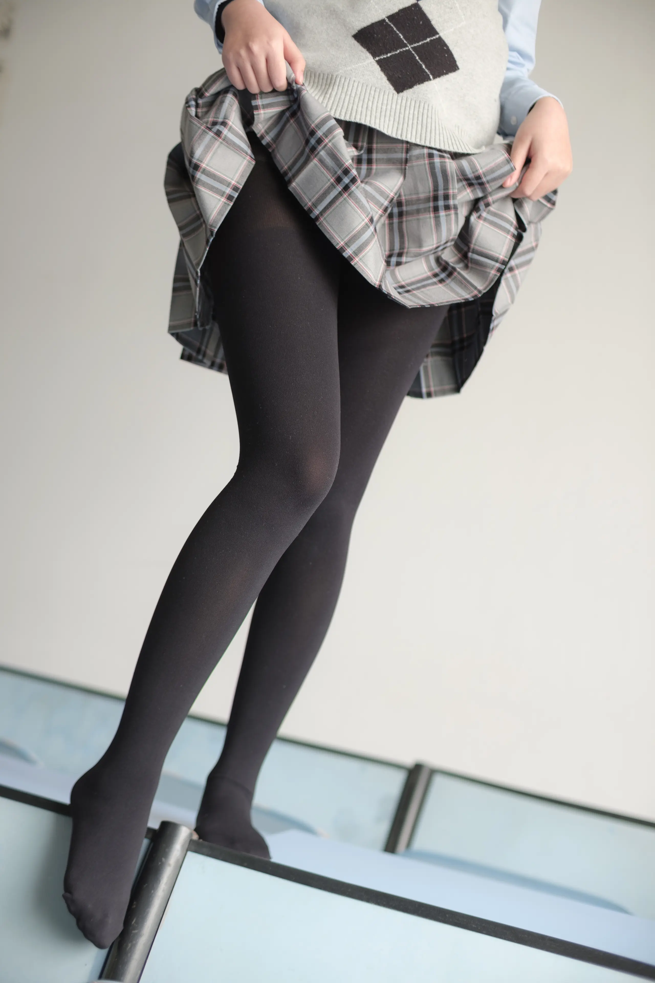 森萝财团 X 教室里的厚黑丝 [123P]