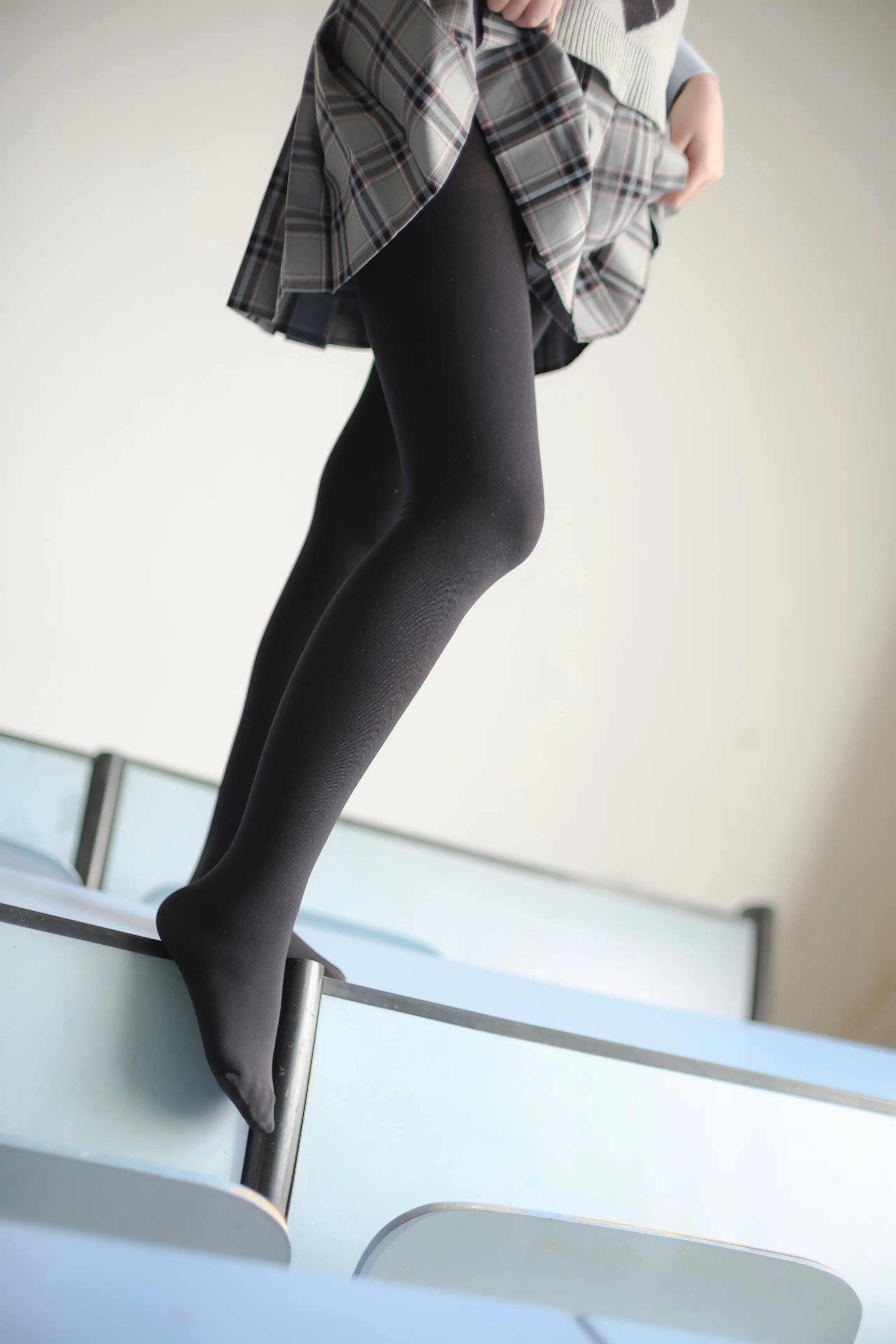 森萝财团 X 教室里的厚黑丝 [123P]