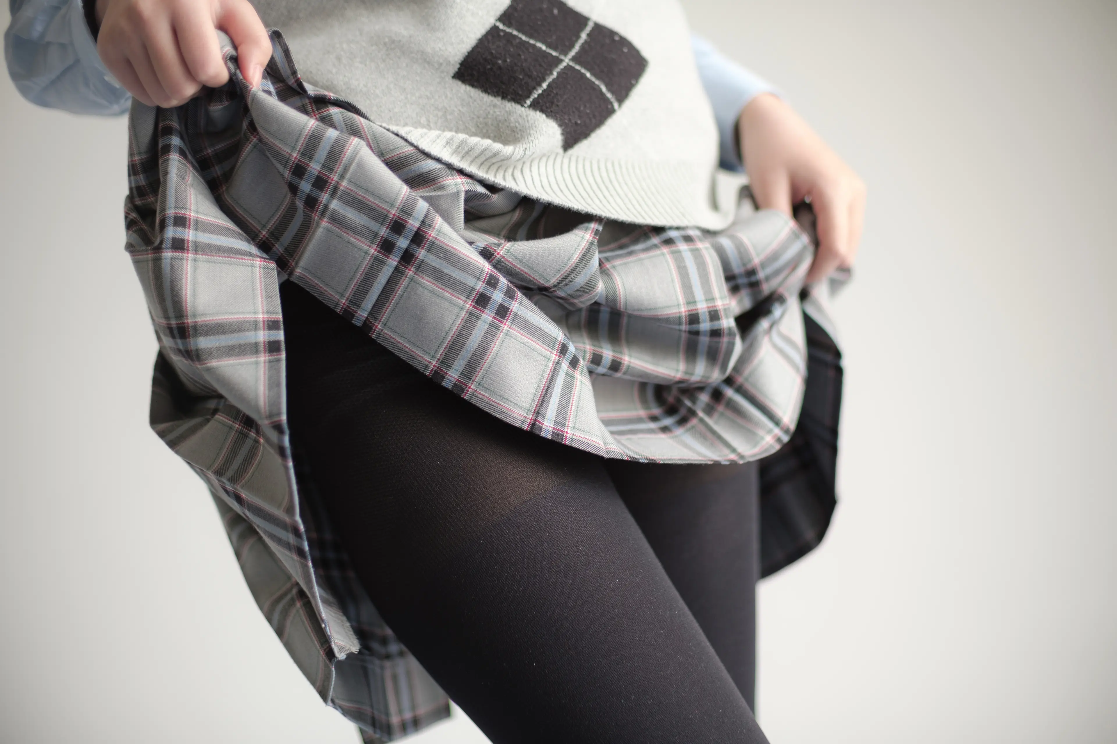 森萝财团 X 教室里的厚黑丝 [123P]