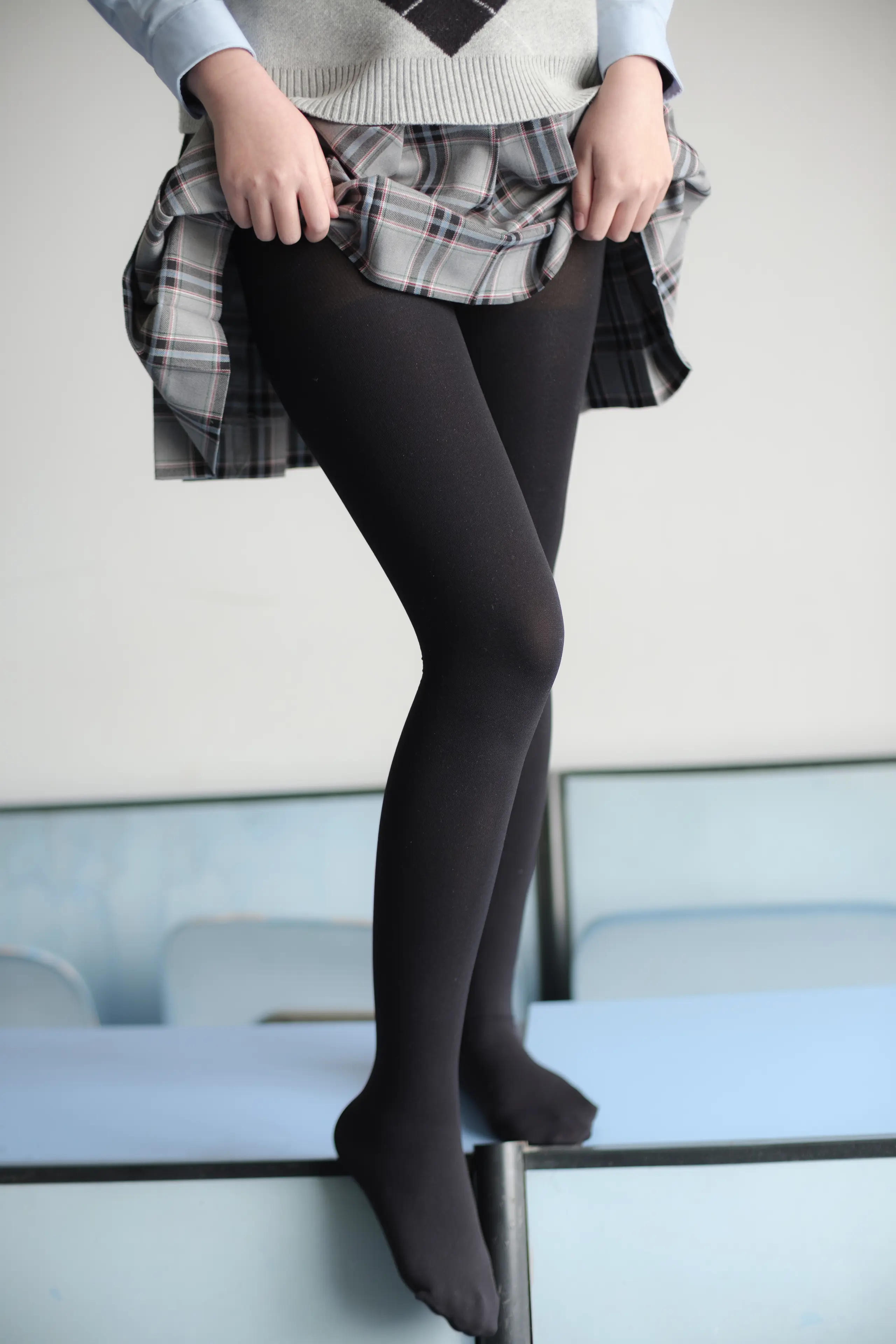 森萝财团 X 教室里的厚黑丝 [123P]