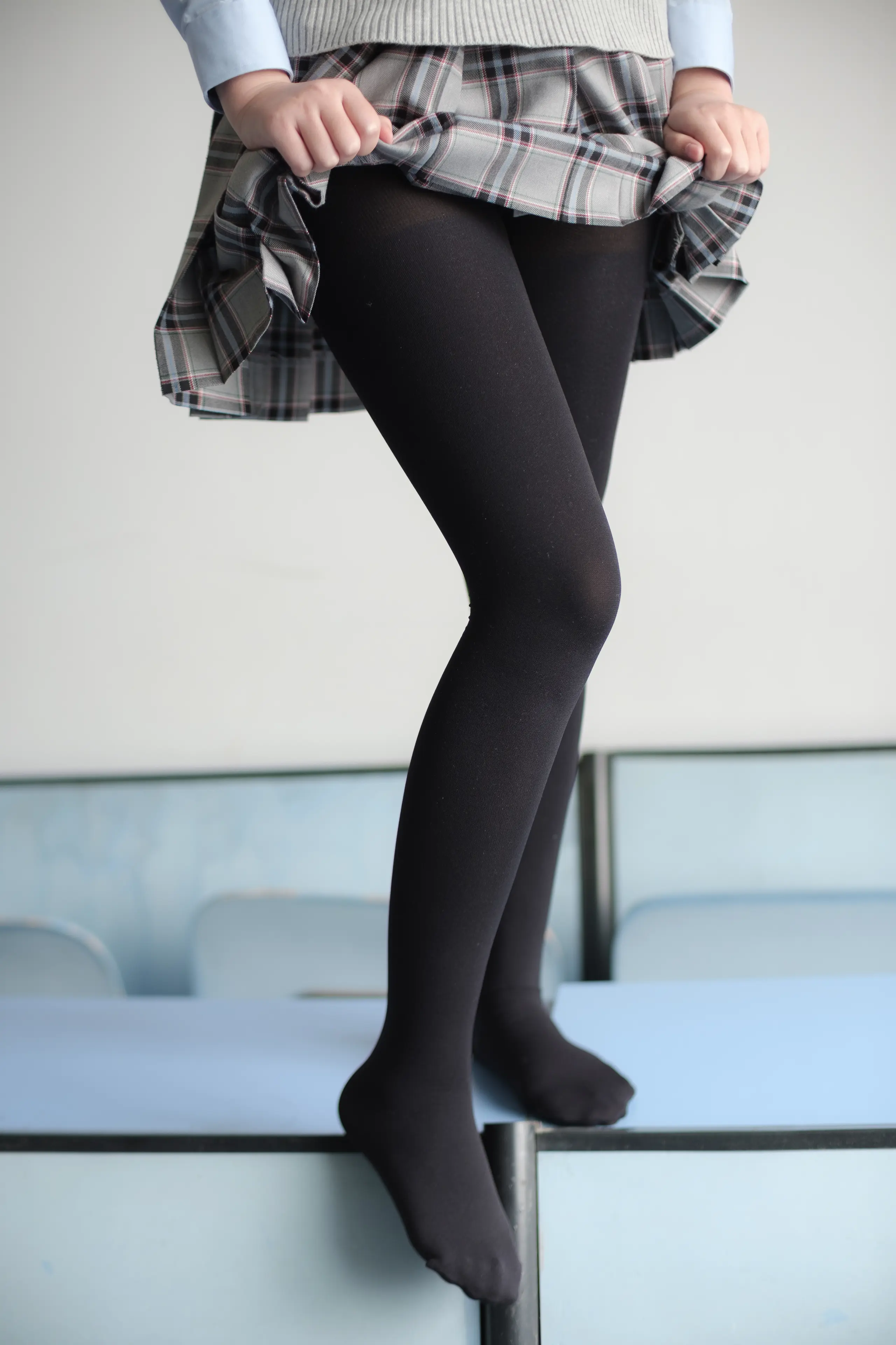 森萝财团 X 教室里的厚黑丝 [123P]