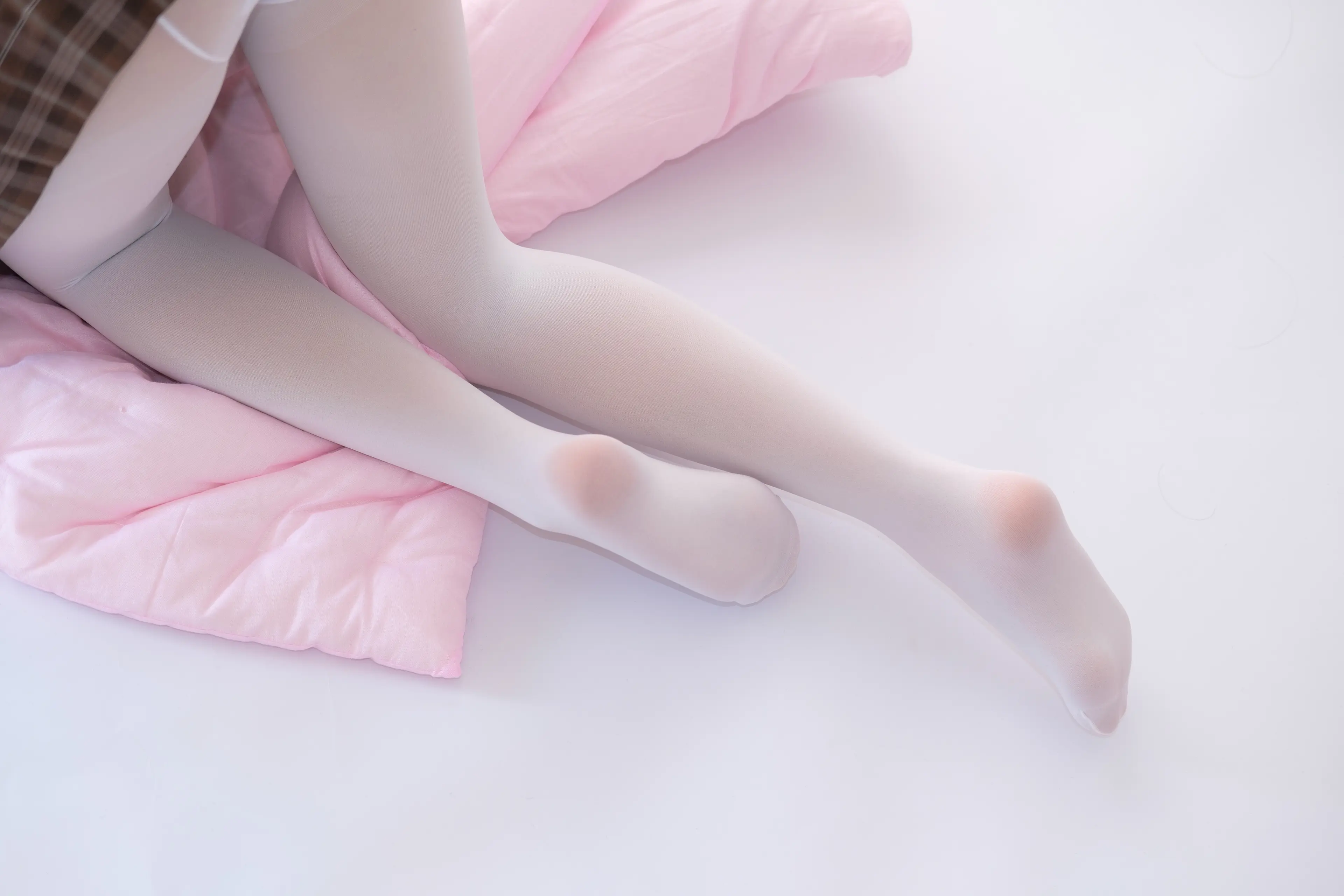 森萝财团 X 白丝少女的午休时间 [134P]