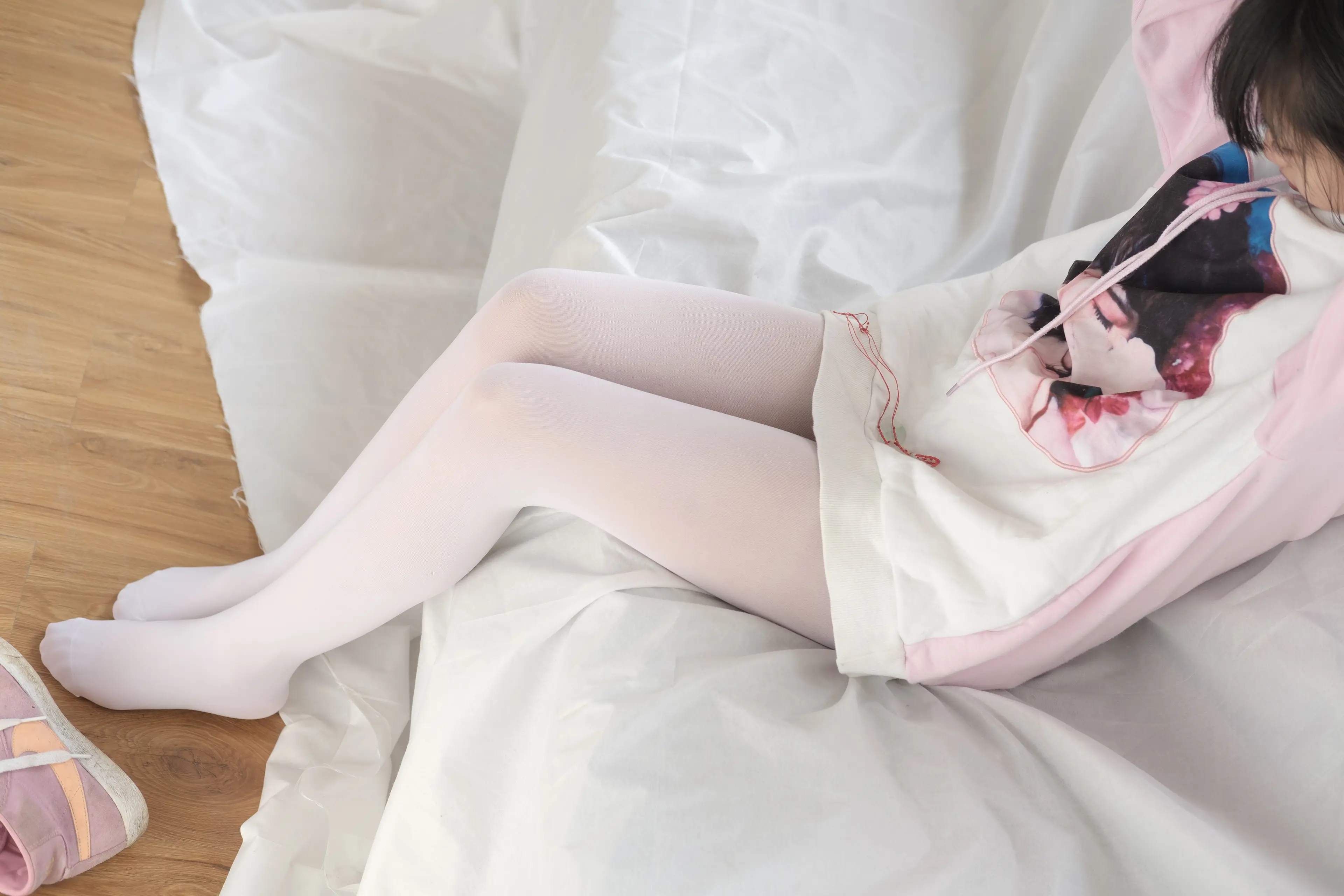 森萝财团 X 粉嫩粉嫩的丝秀 [120P]