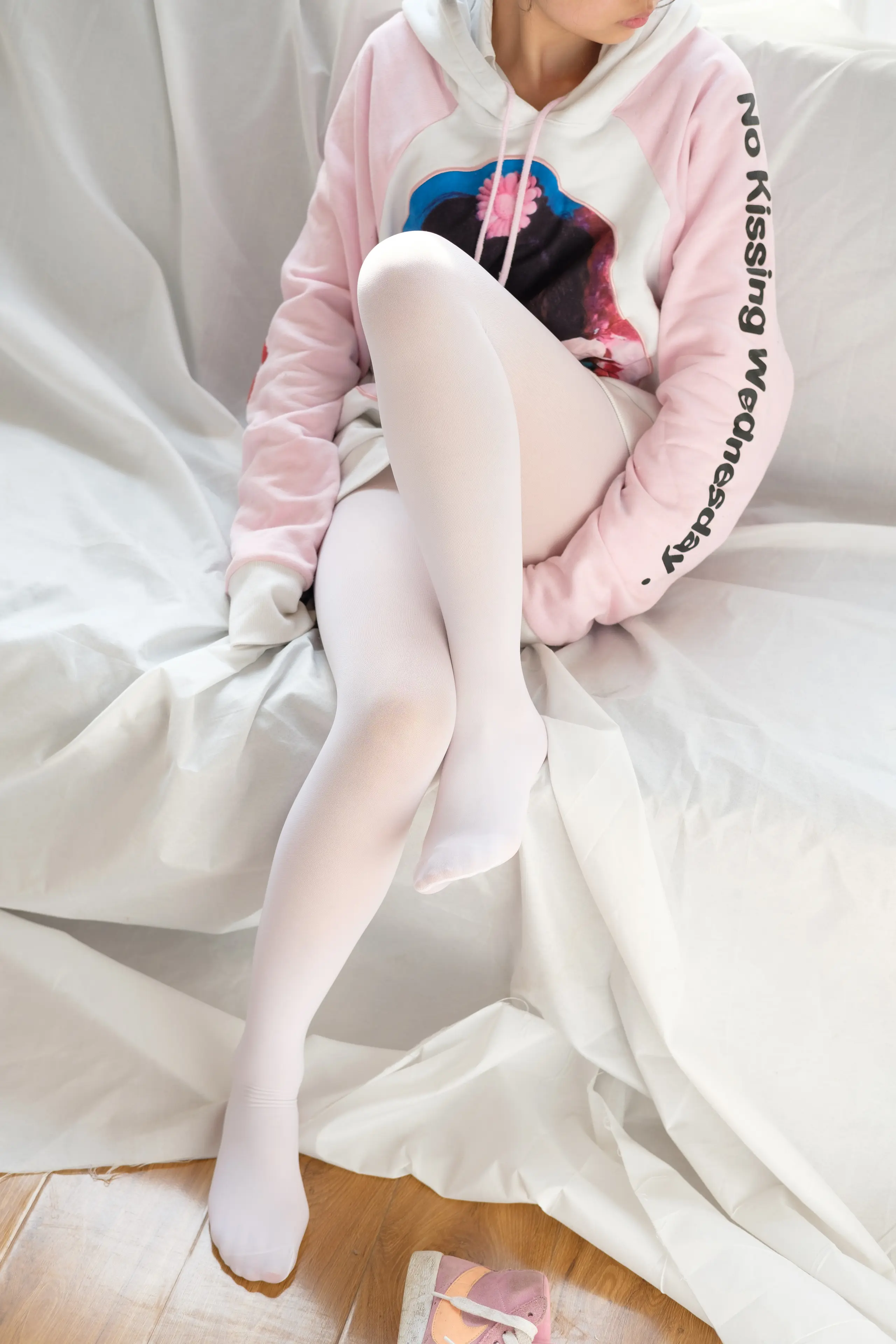 森萝财团 X 粉嫩粉嫩的丝秀 [120P]