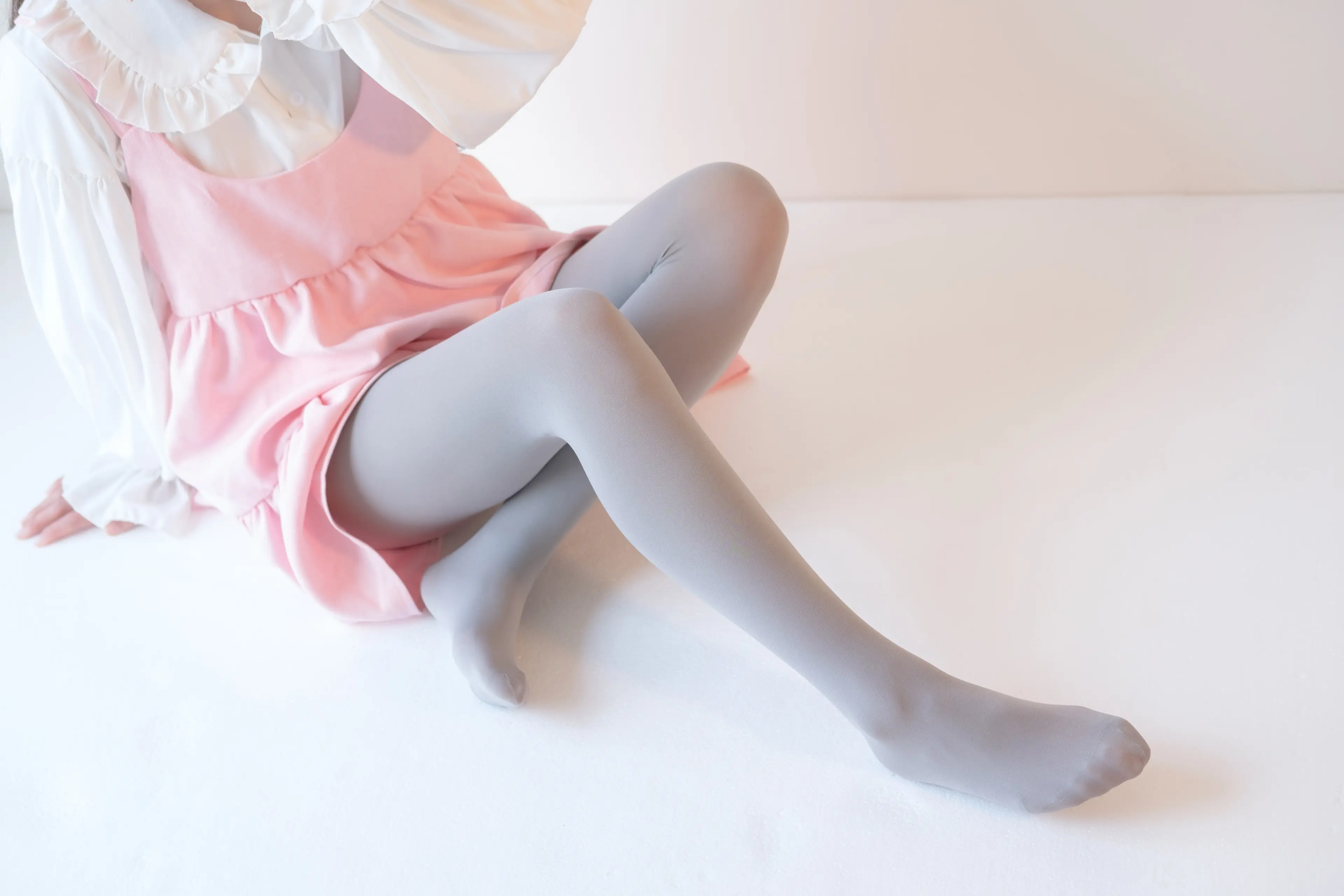 森萝财团 X 粉色纯女孩 [130P]