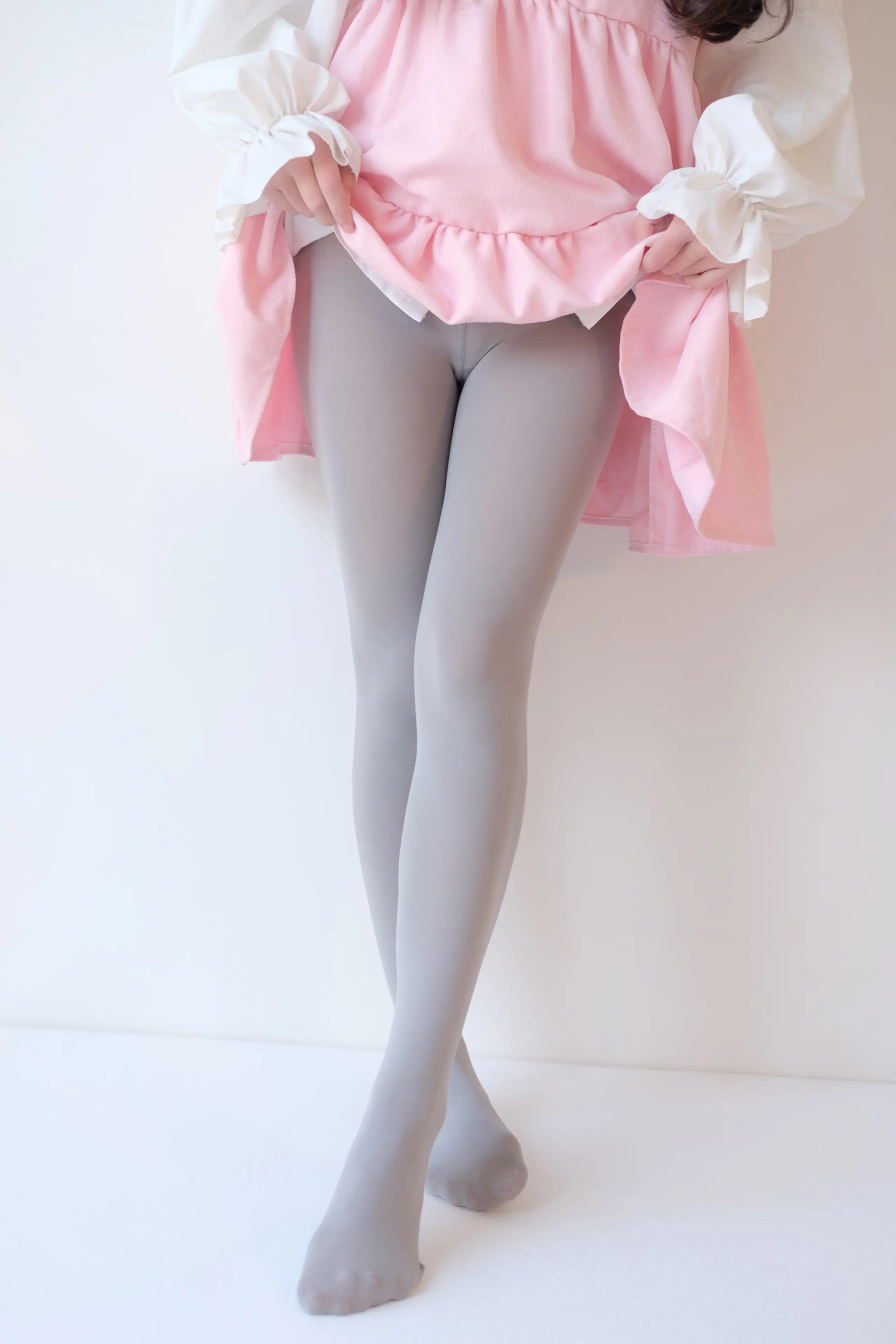 森萝财团 X 粉色纯女孩 [130P]