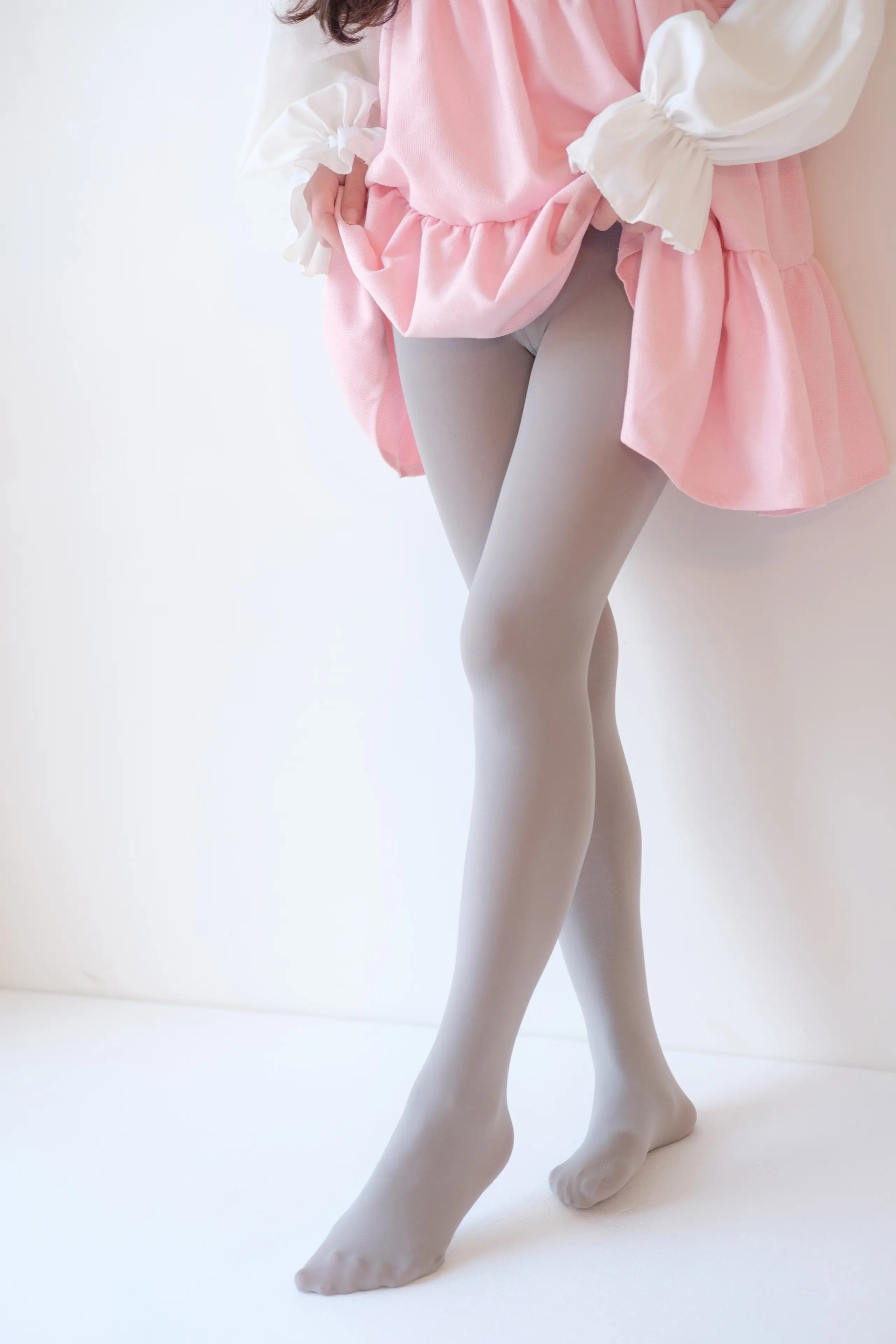 森萝财团 X 粉色纯女孩 [130P]