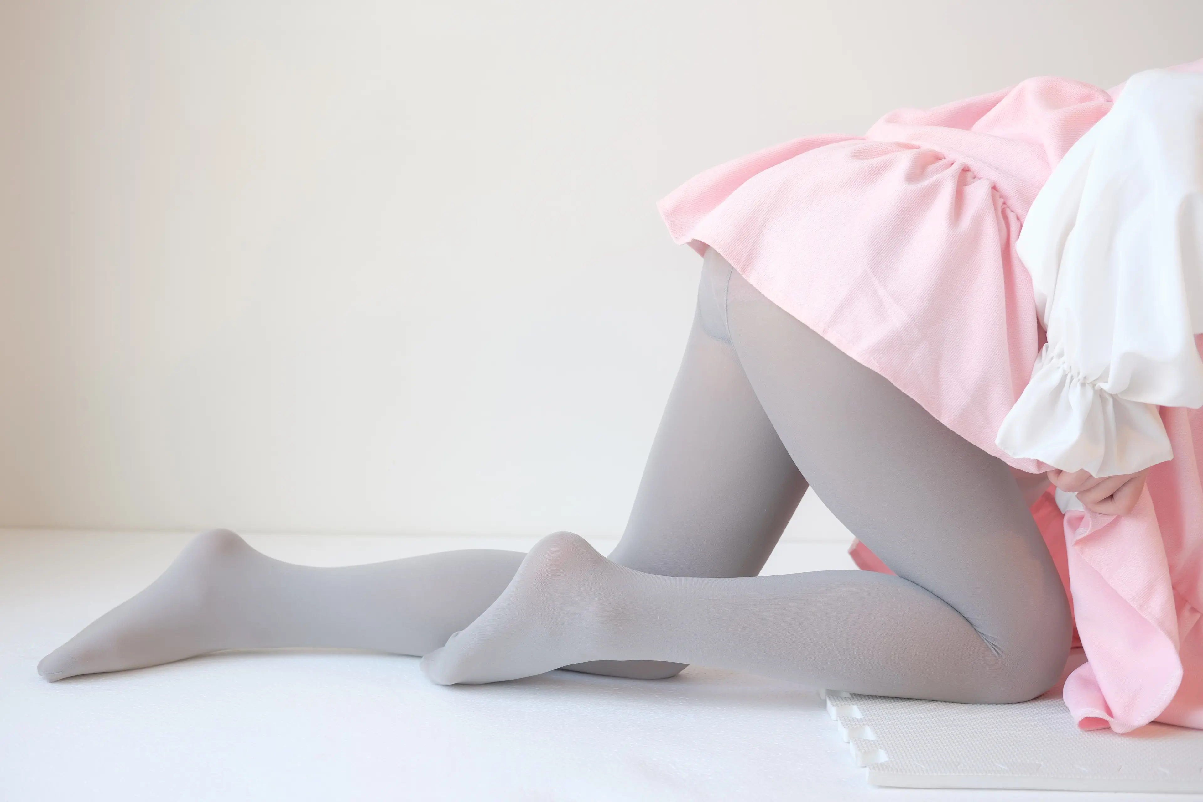 森萝财团 X 粉色纯女孩 [130P]