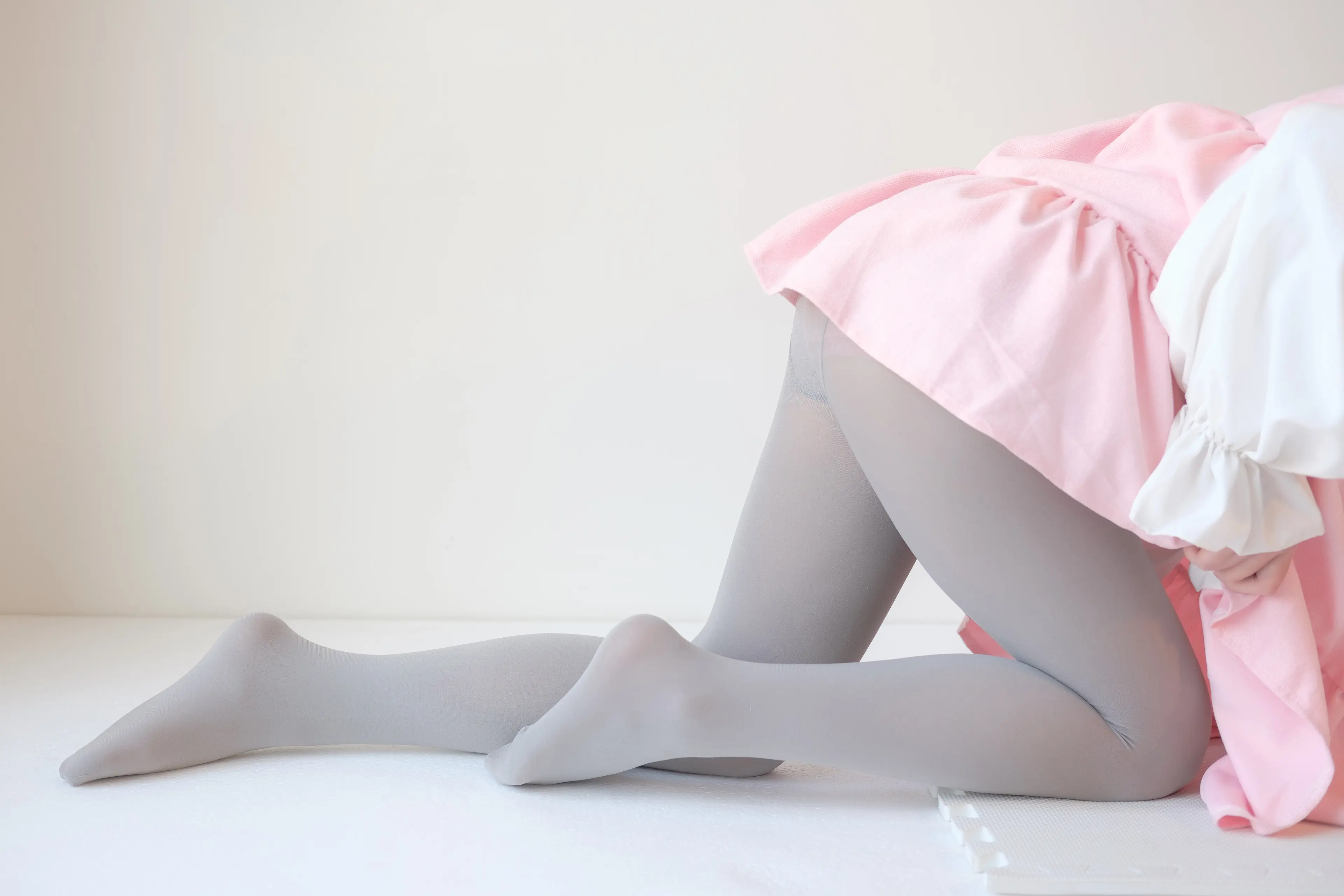 森萝财团 X 粉色纯女孩 [130P]