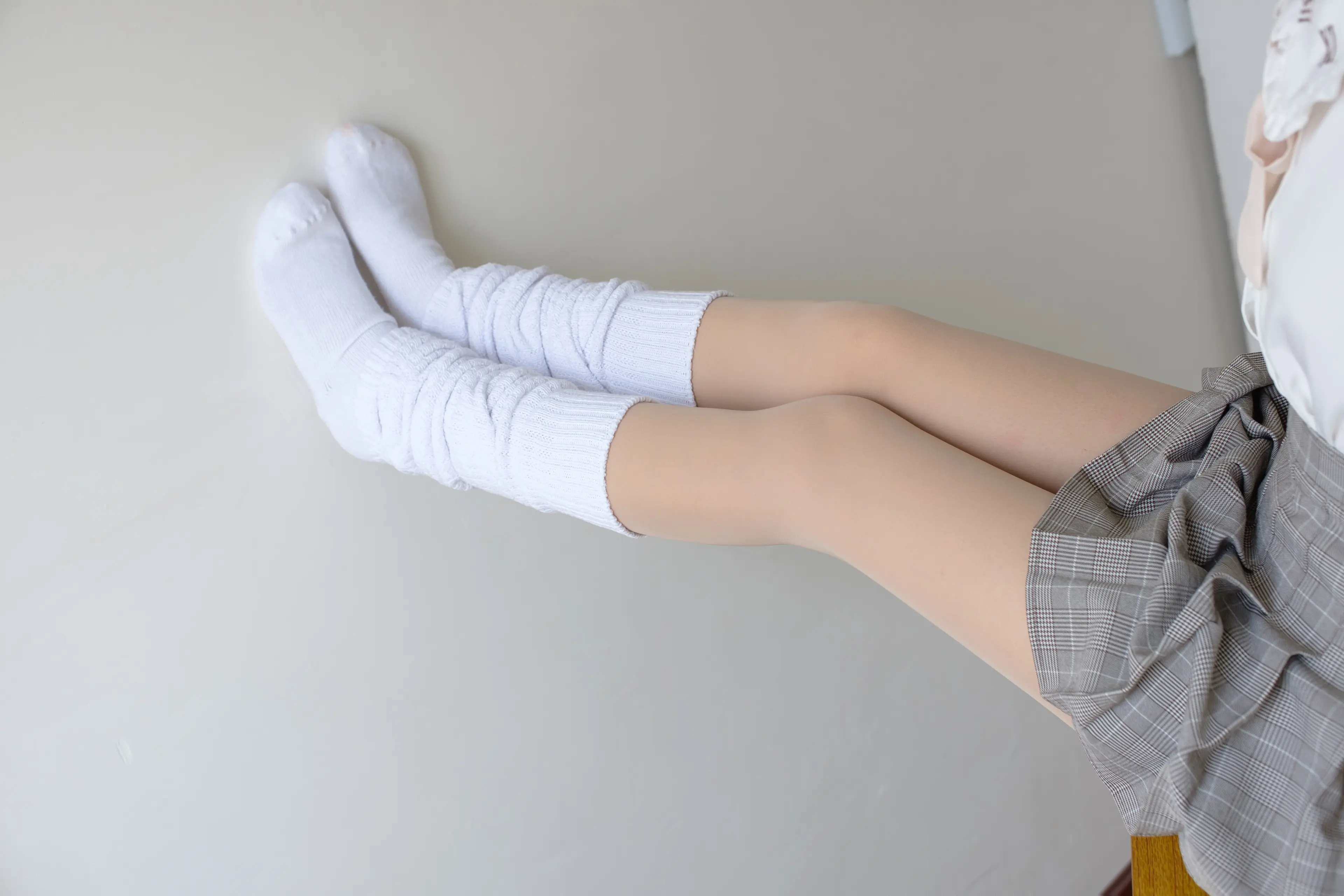 森萝财团 X 肉丝白厚棉袜 [102P]