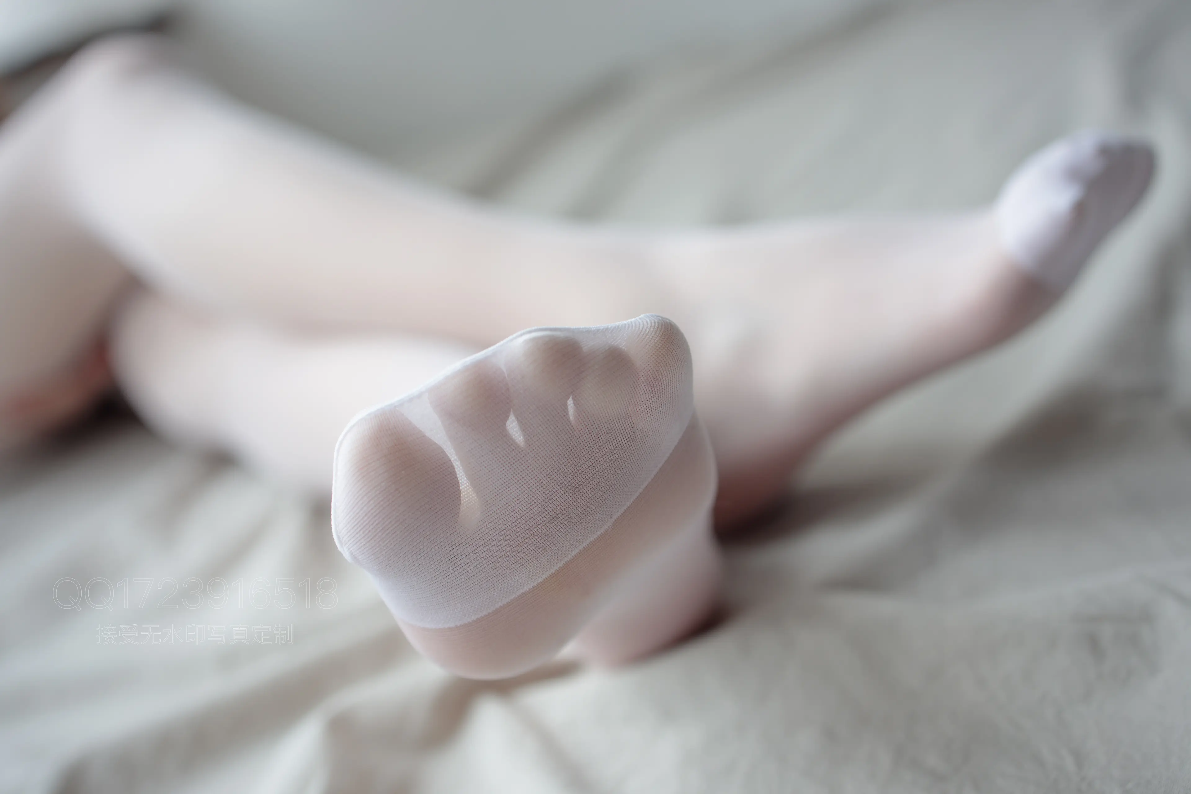 森萝财团 X 薄白丝露背毛衣 [100P]