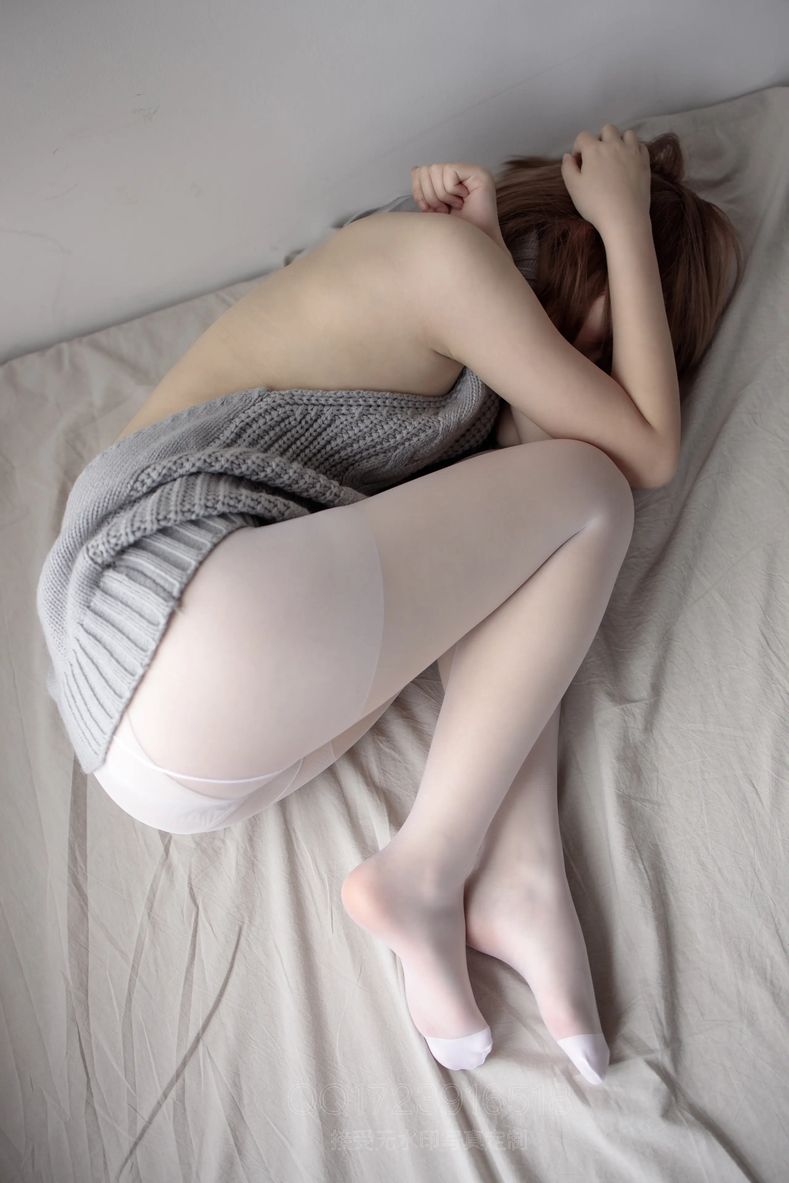 森萝财团 X 薄白丝露背毛衣 [100P]