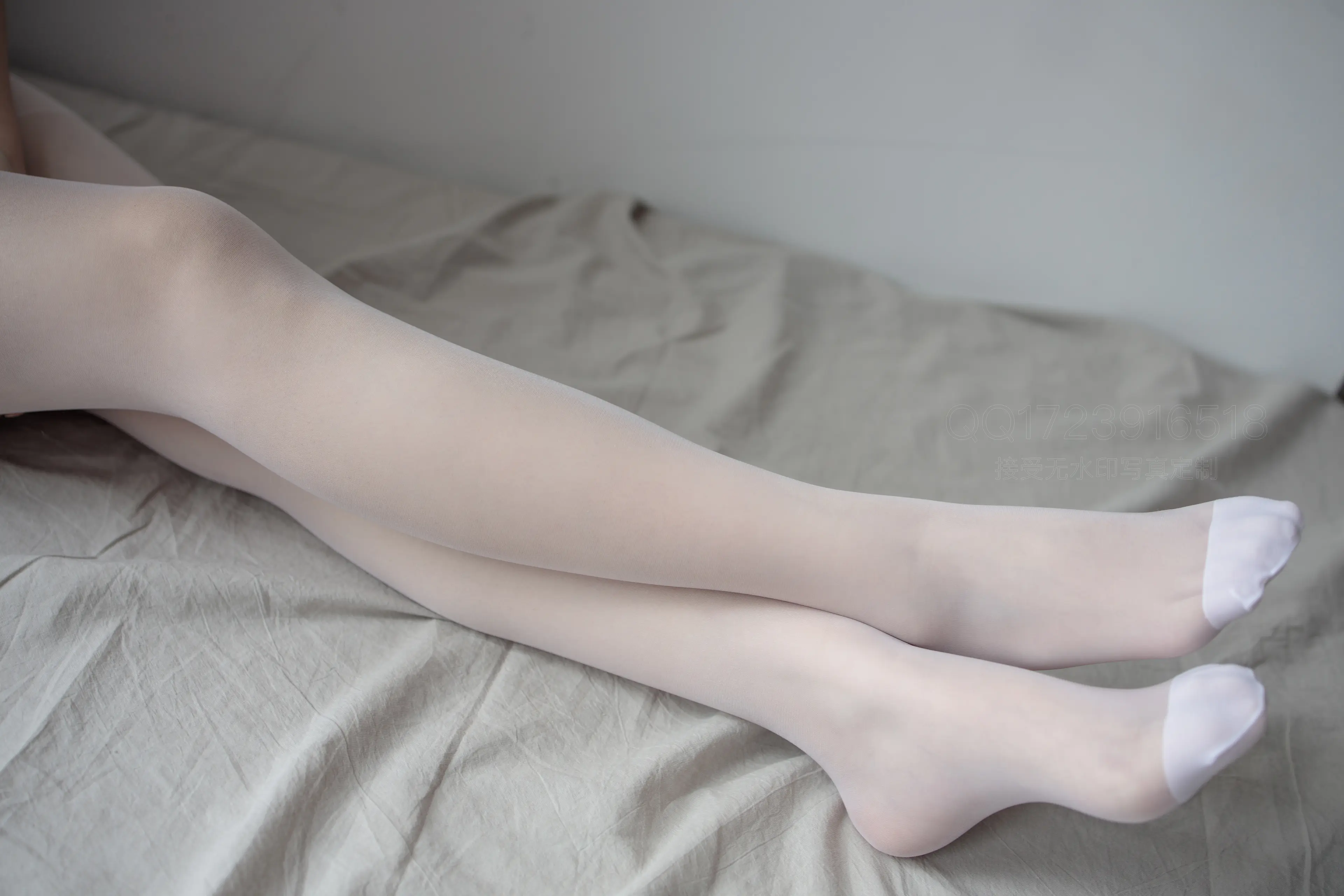 森萝财团 X 薄白丝露背毛衣 [100P]