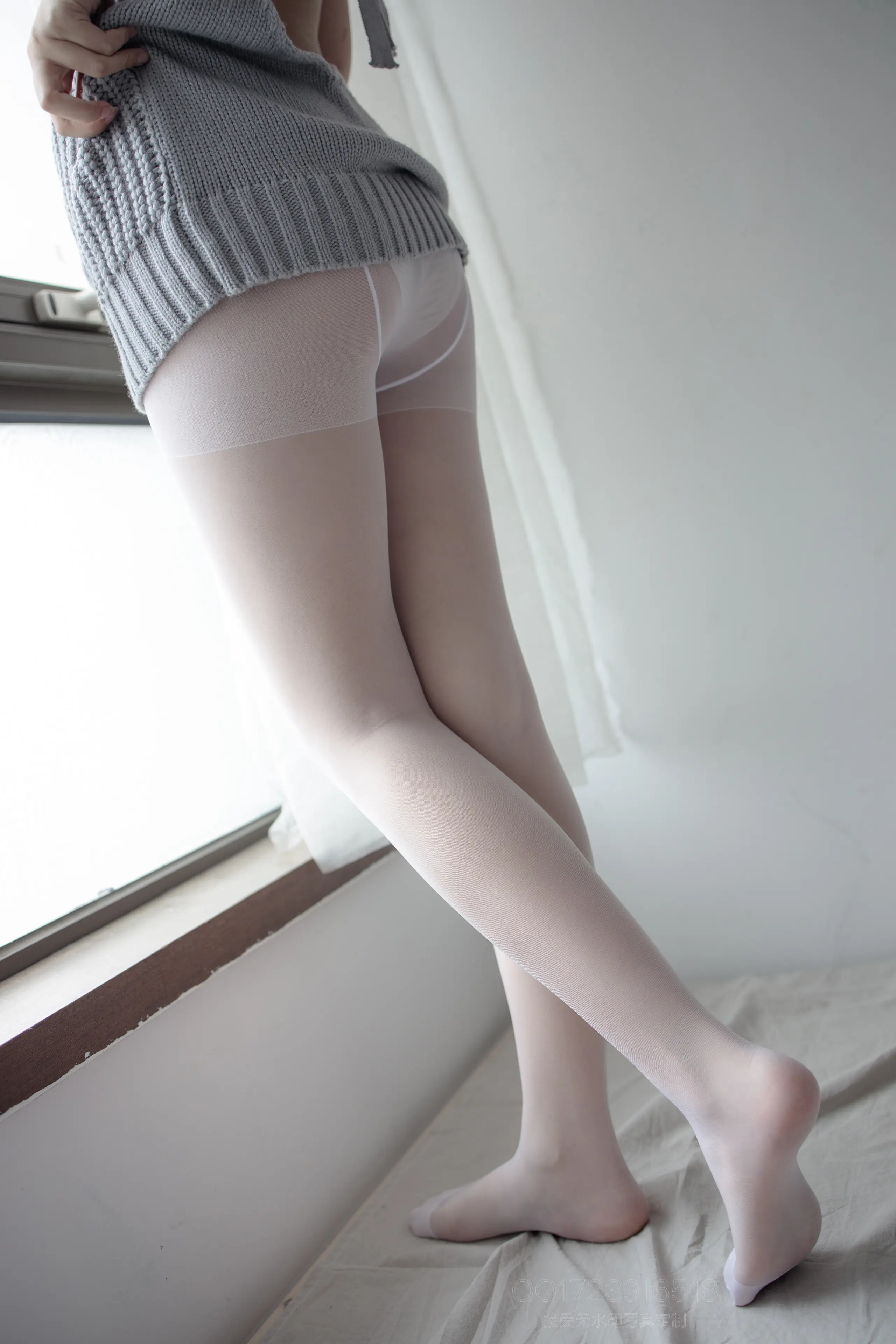 森萝财团 X 薄白丝露背毛衣 [100P]