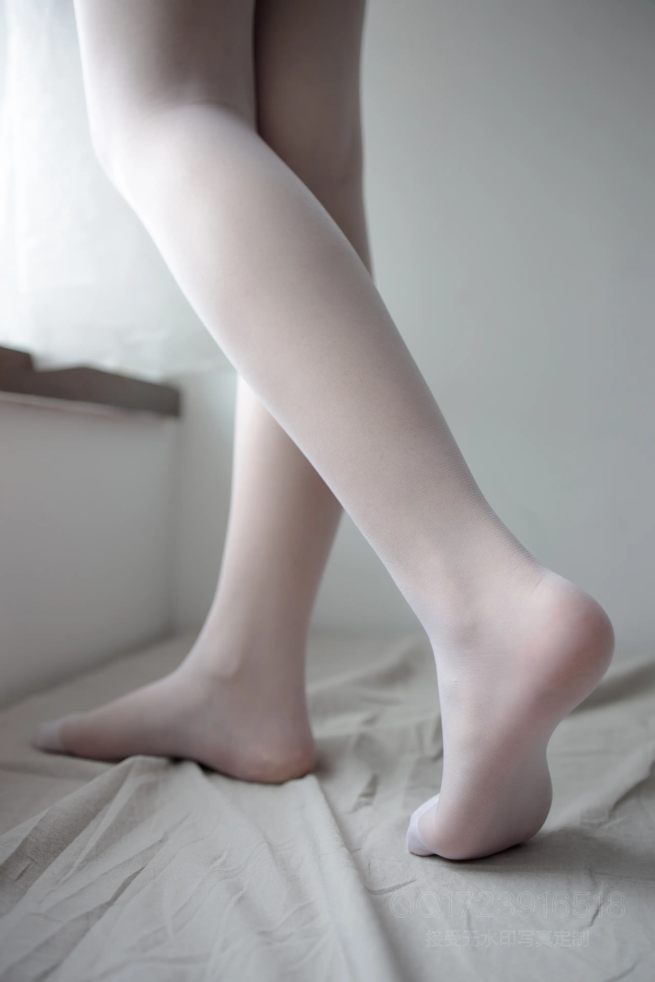 森萝财团 X 薄白丝露背毛衣 [100P]