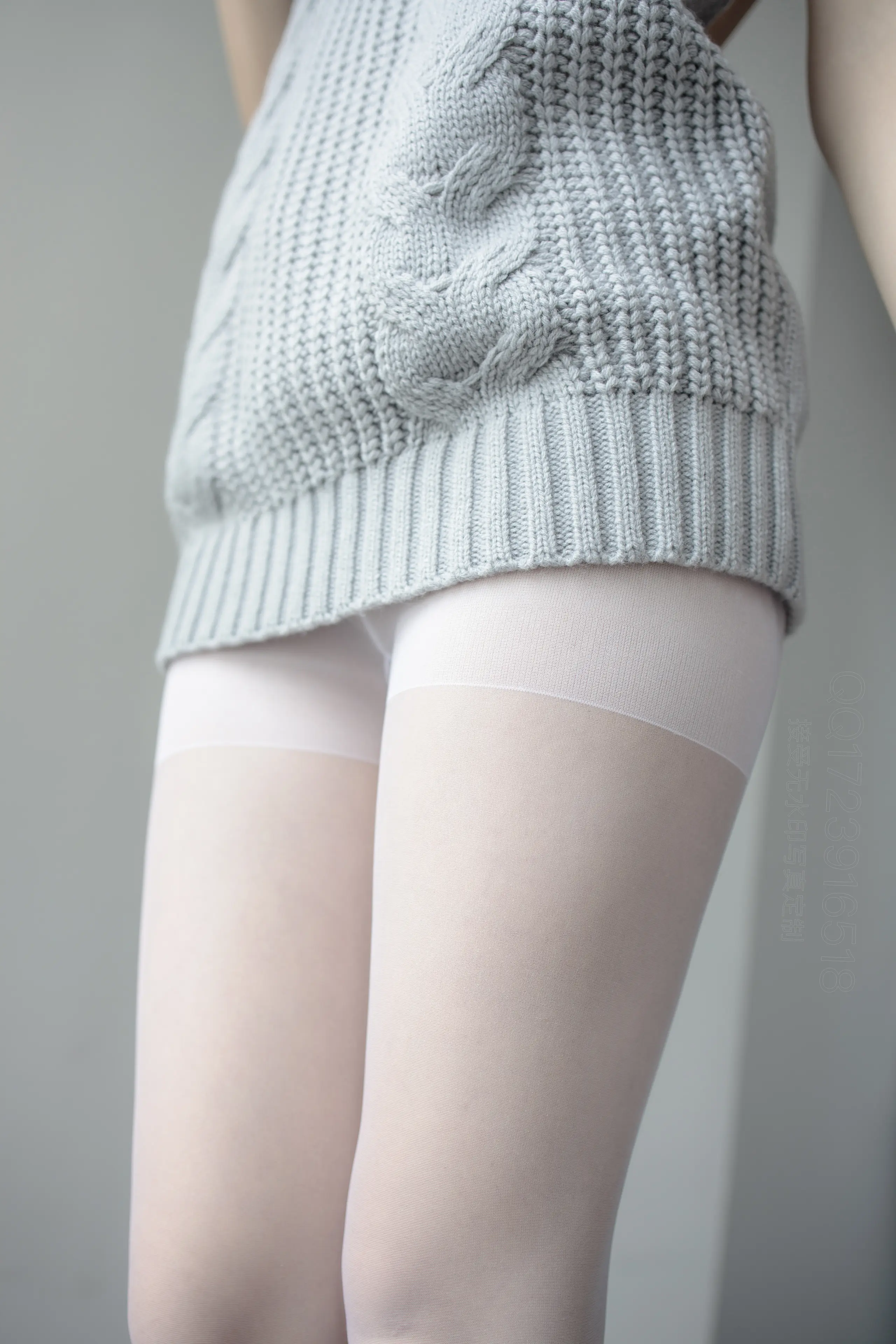 森萝财团 X 薄白丝露背毛衣 [100P]