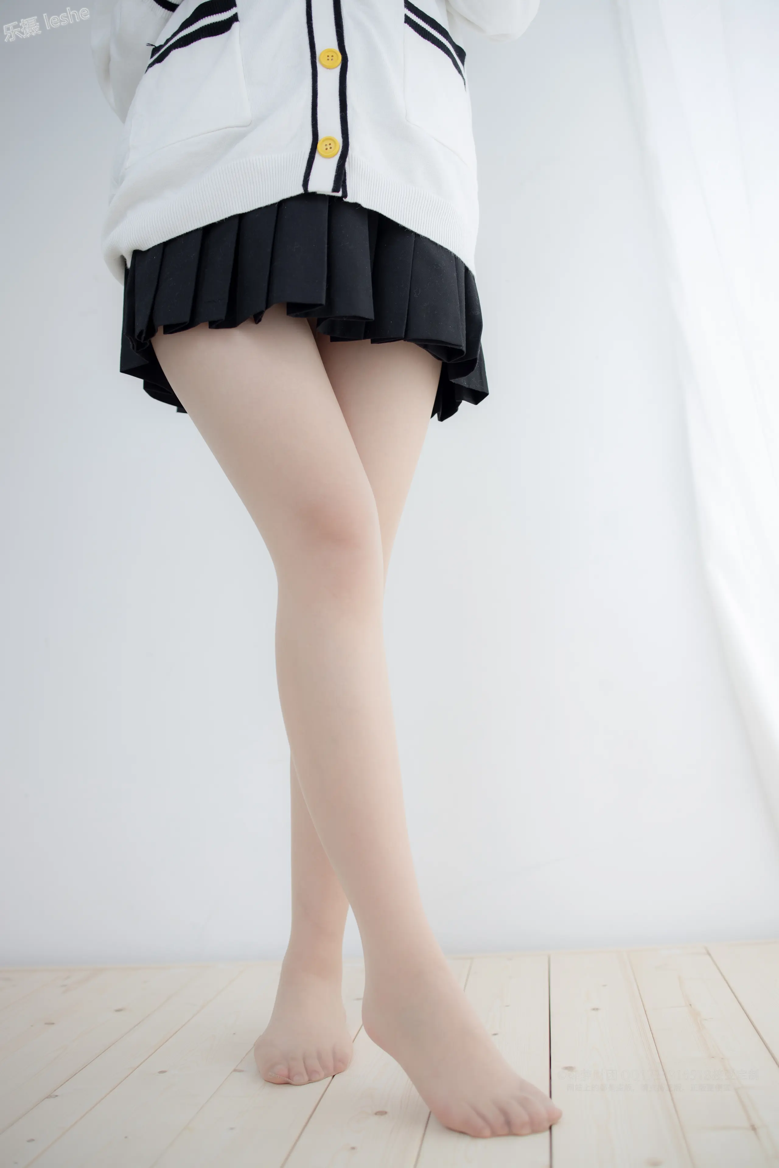 森萝财团 X 20D肉丝短棉袜踩物 [93P]