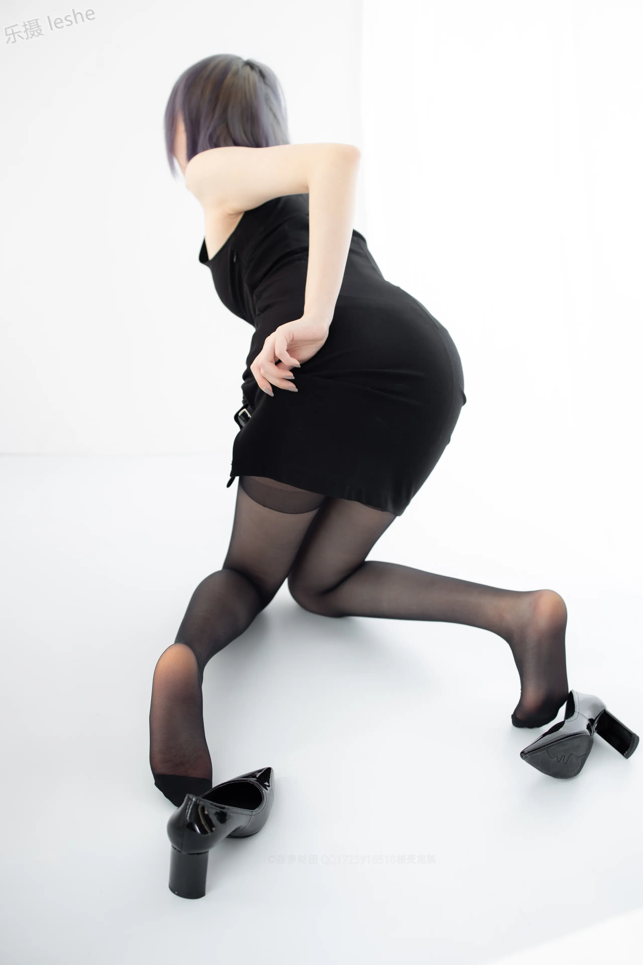 森萝财团 X 20D黑丝踩物 [111P]