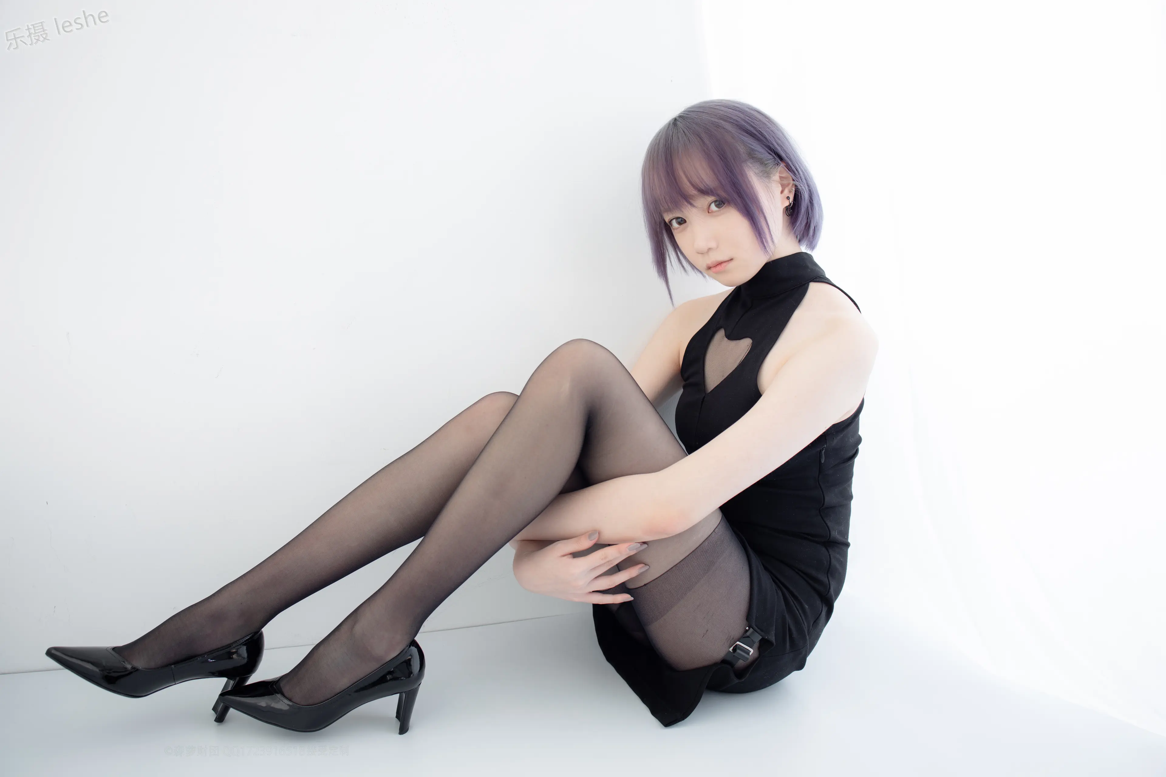 森萝财团 X 20D黑丝踩物 [111P]