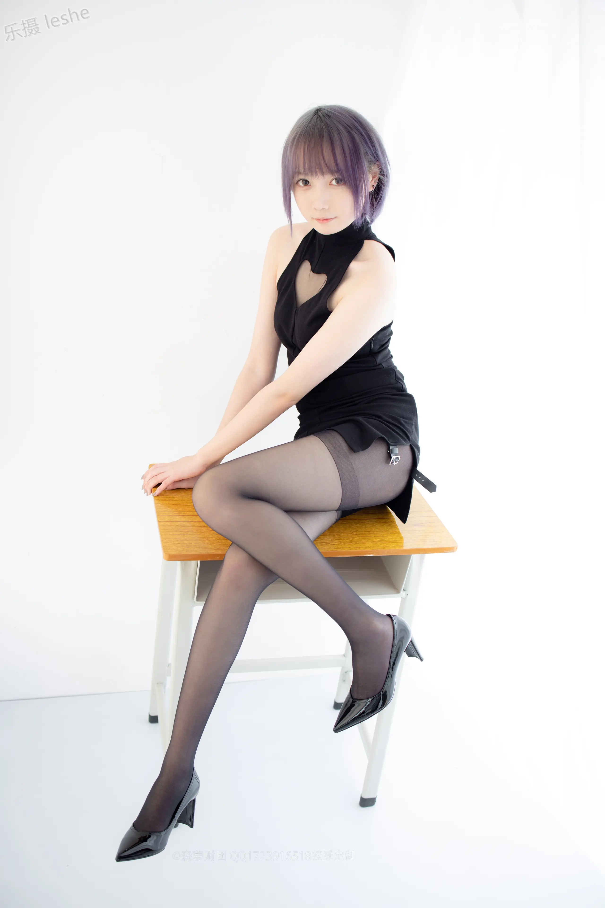 森萝财团 X 20D黑丝踩物 [111P]